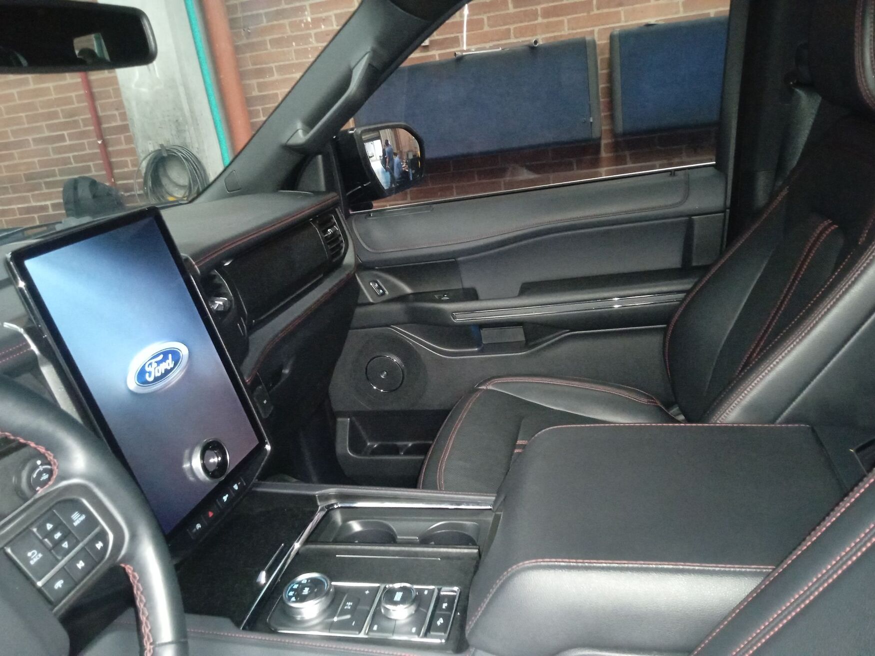 Ford - Expedition - 2024 image number 2