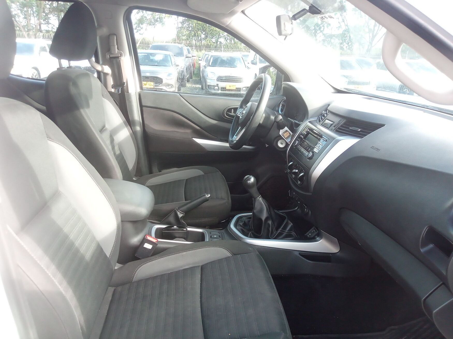 Nissan - Frontier - 2025 image number 2