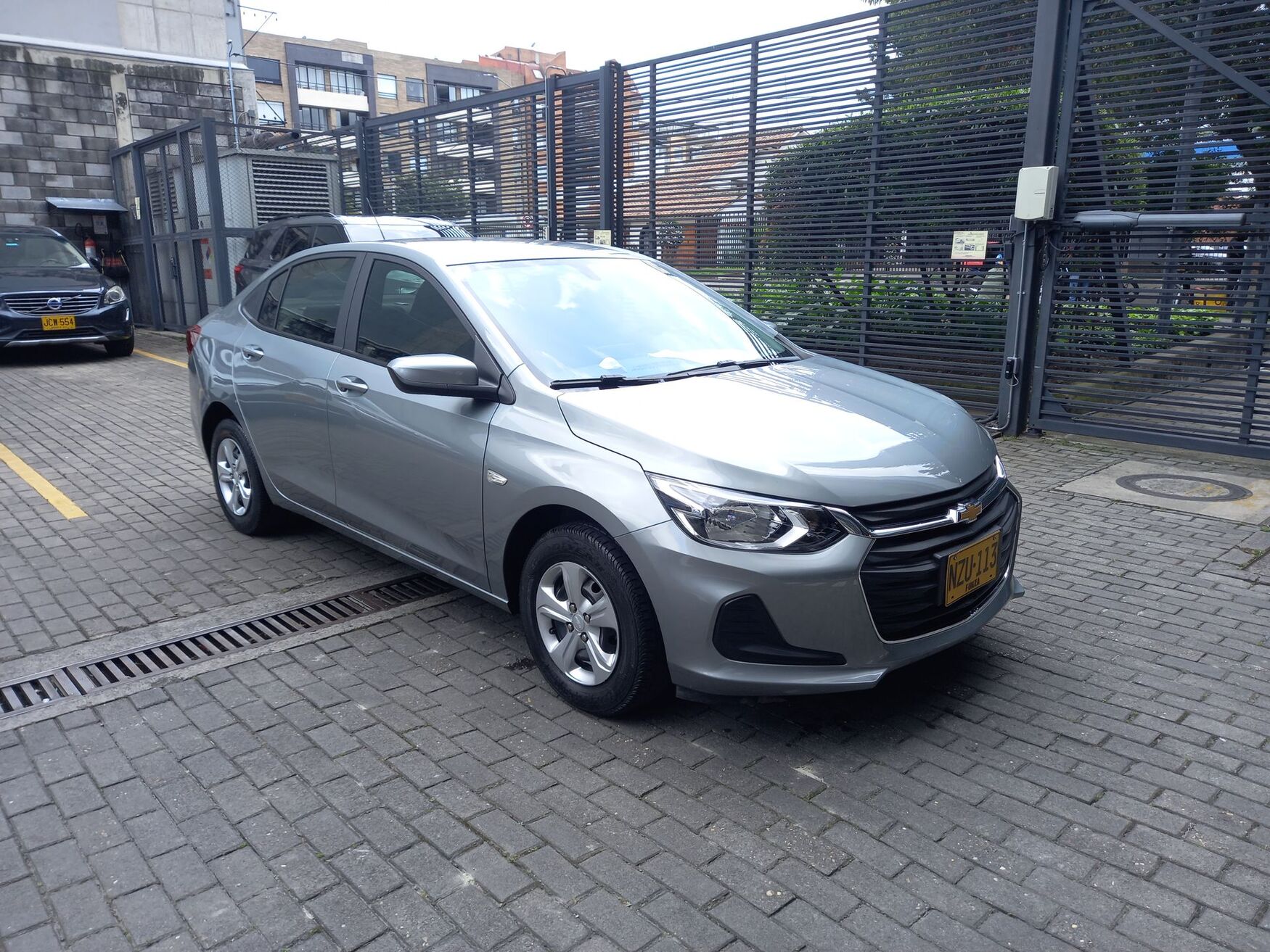 Chevrolet - Onix - 2025 image number 1
