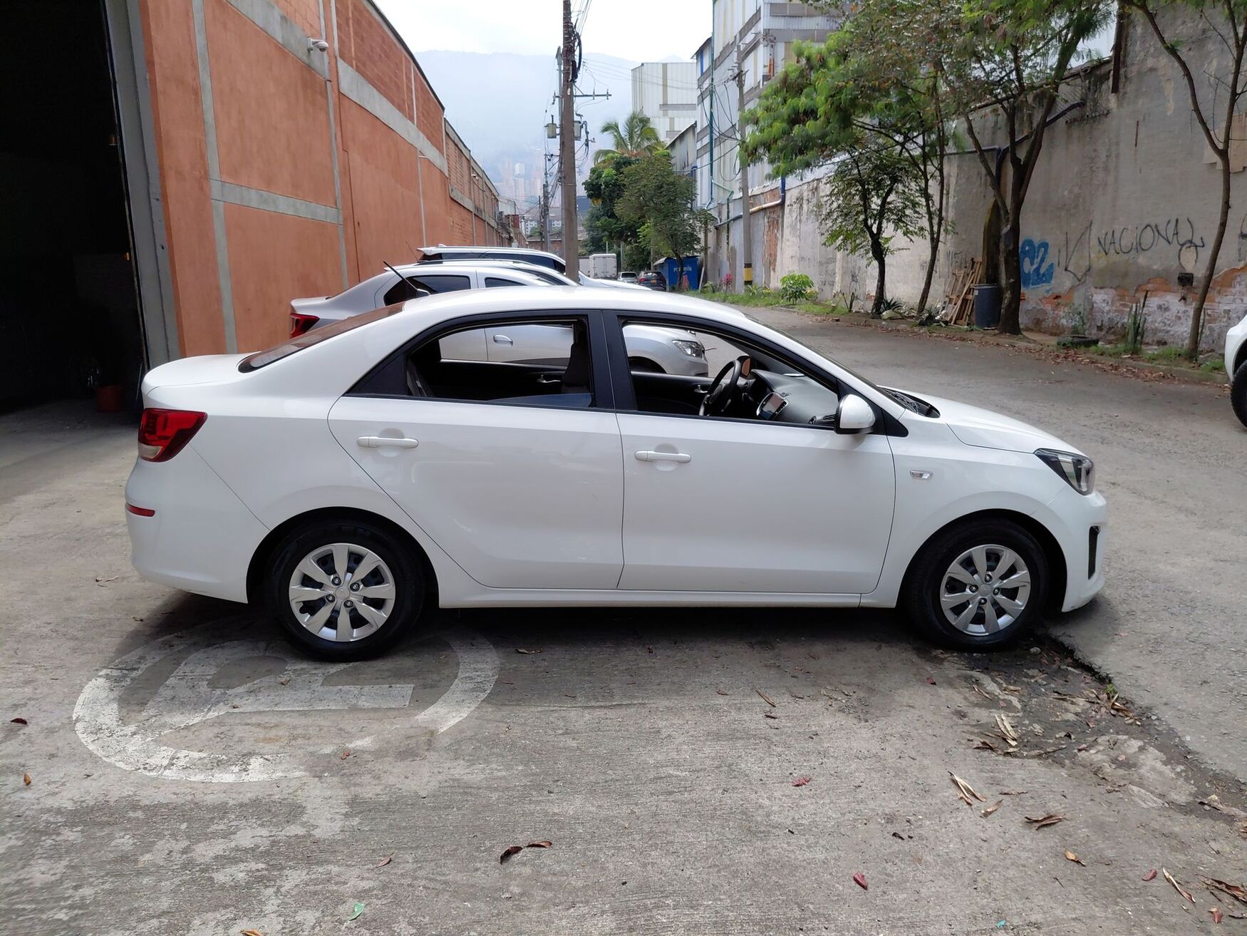 Kia - Soluto - 2025 image number 10