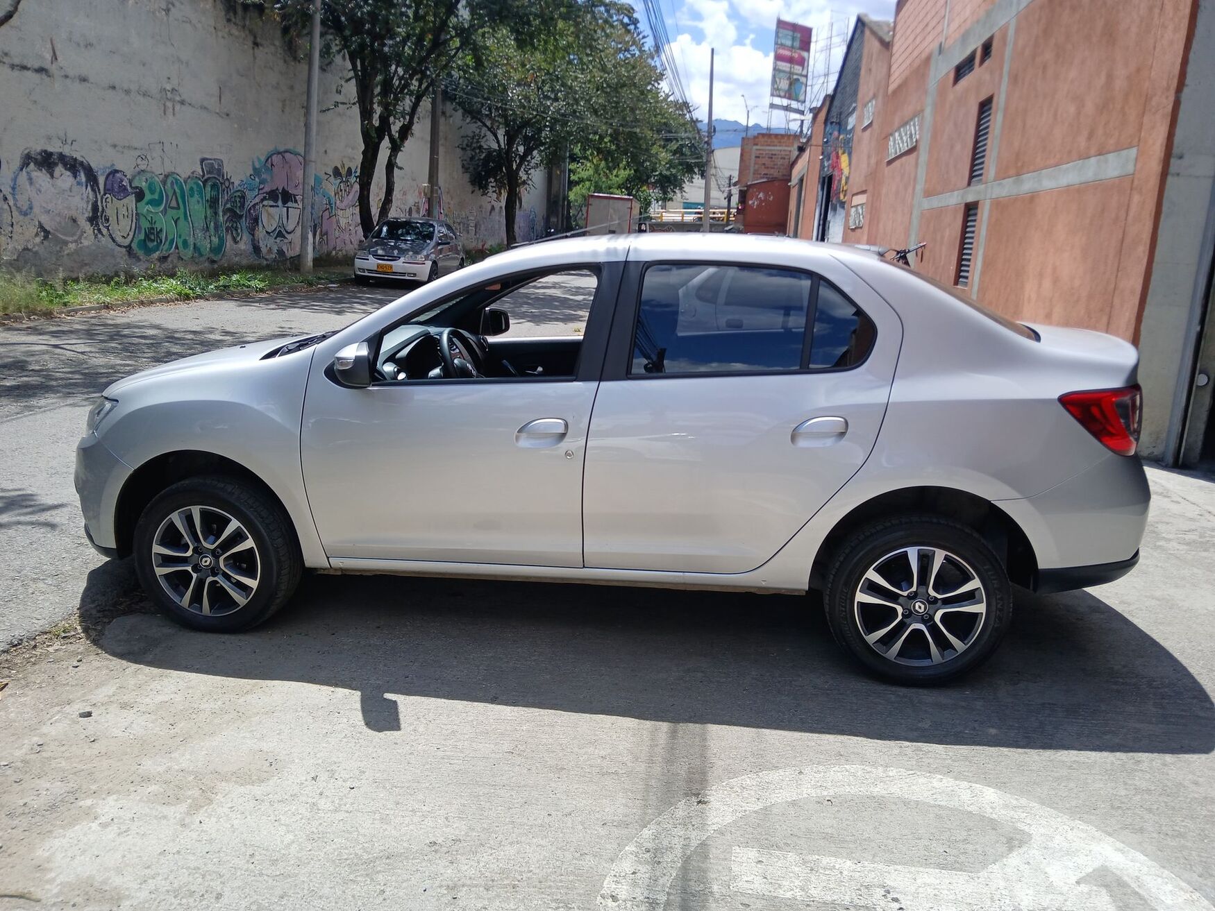 Renault - Logan - 2026 image number 6