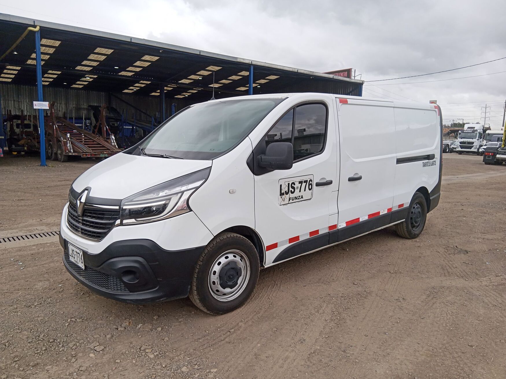 Renault - Trafic - 2023 image number 5