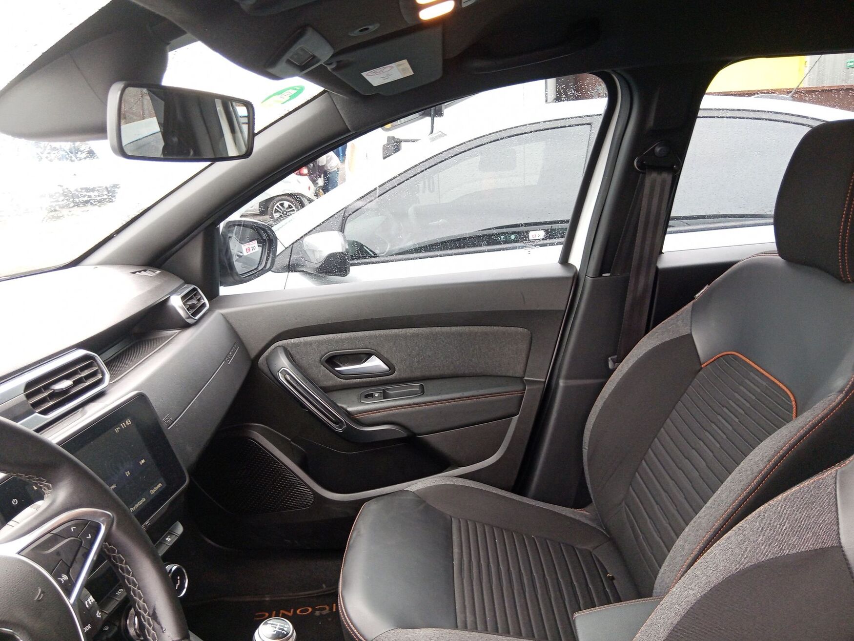 Renault - Duster - 2025 image number 3