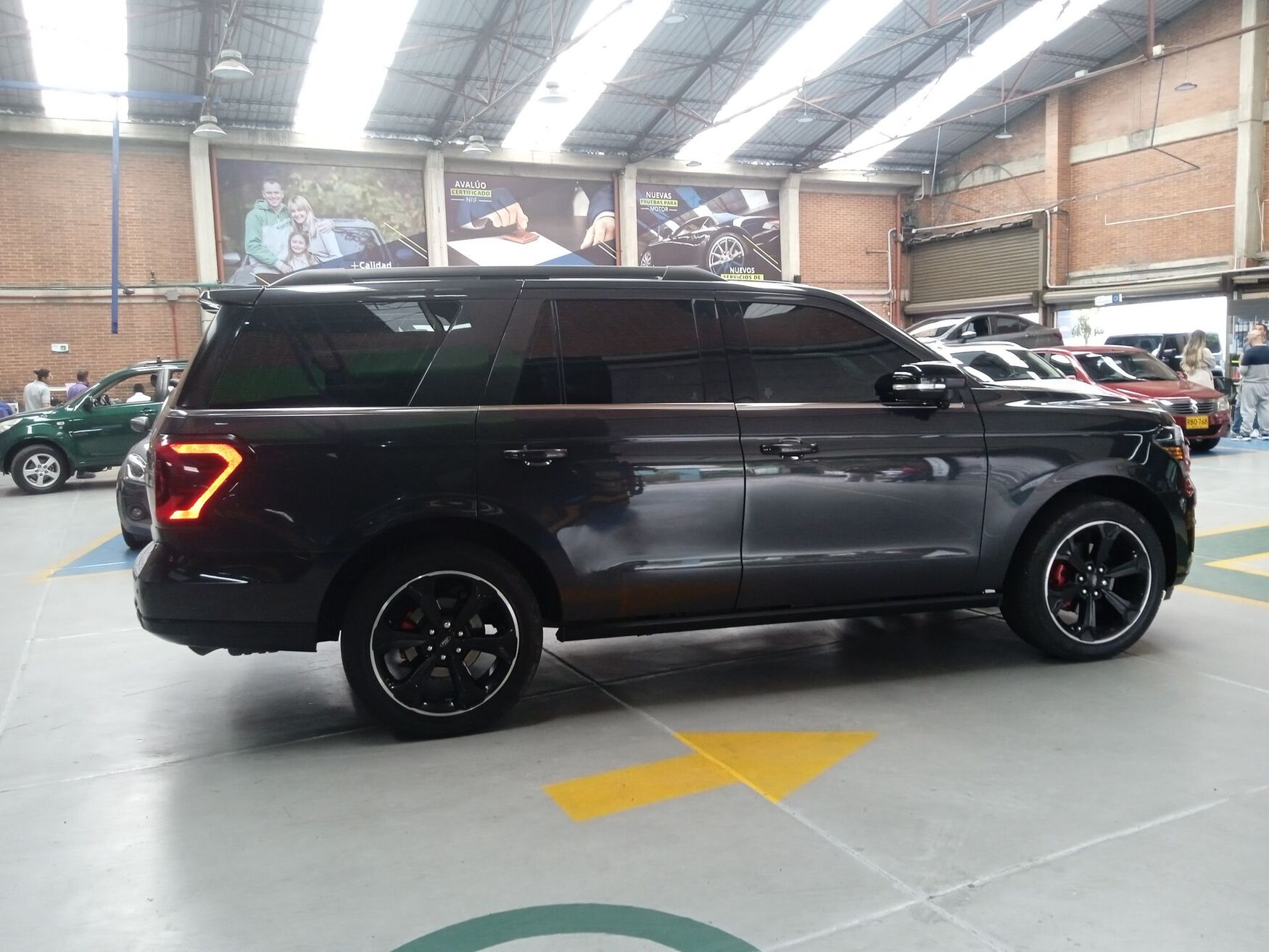 Ford - Expedition - 2024 image number 10