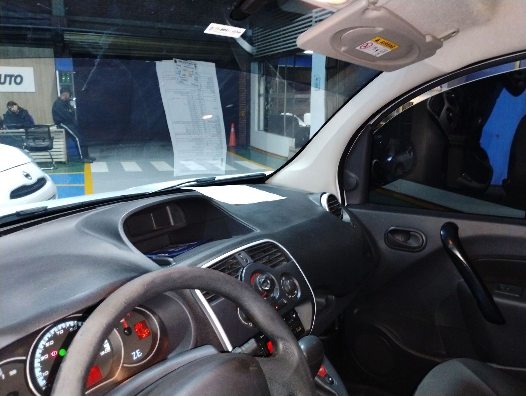 Renault - Kangoo ZE - 2020 image number 2