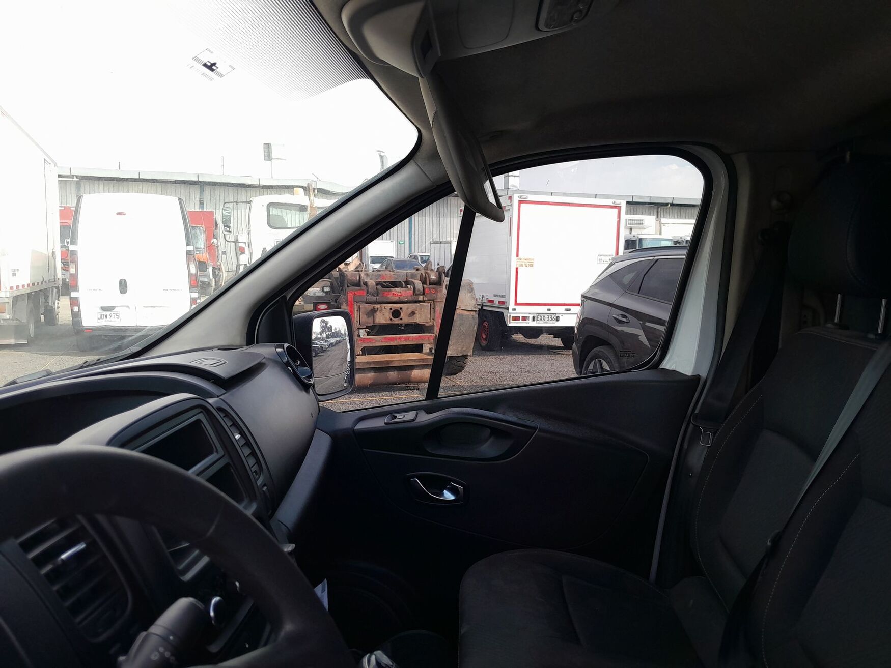 Renault - Trafic - 2021 image number 2