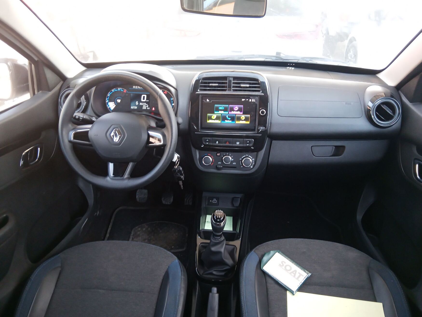 Renault - Kwid - 2025 image number 11