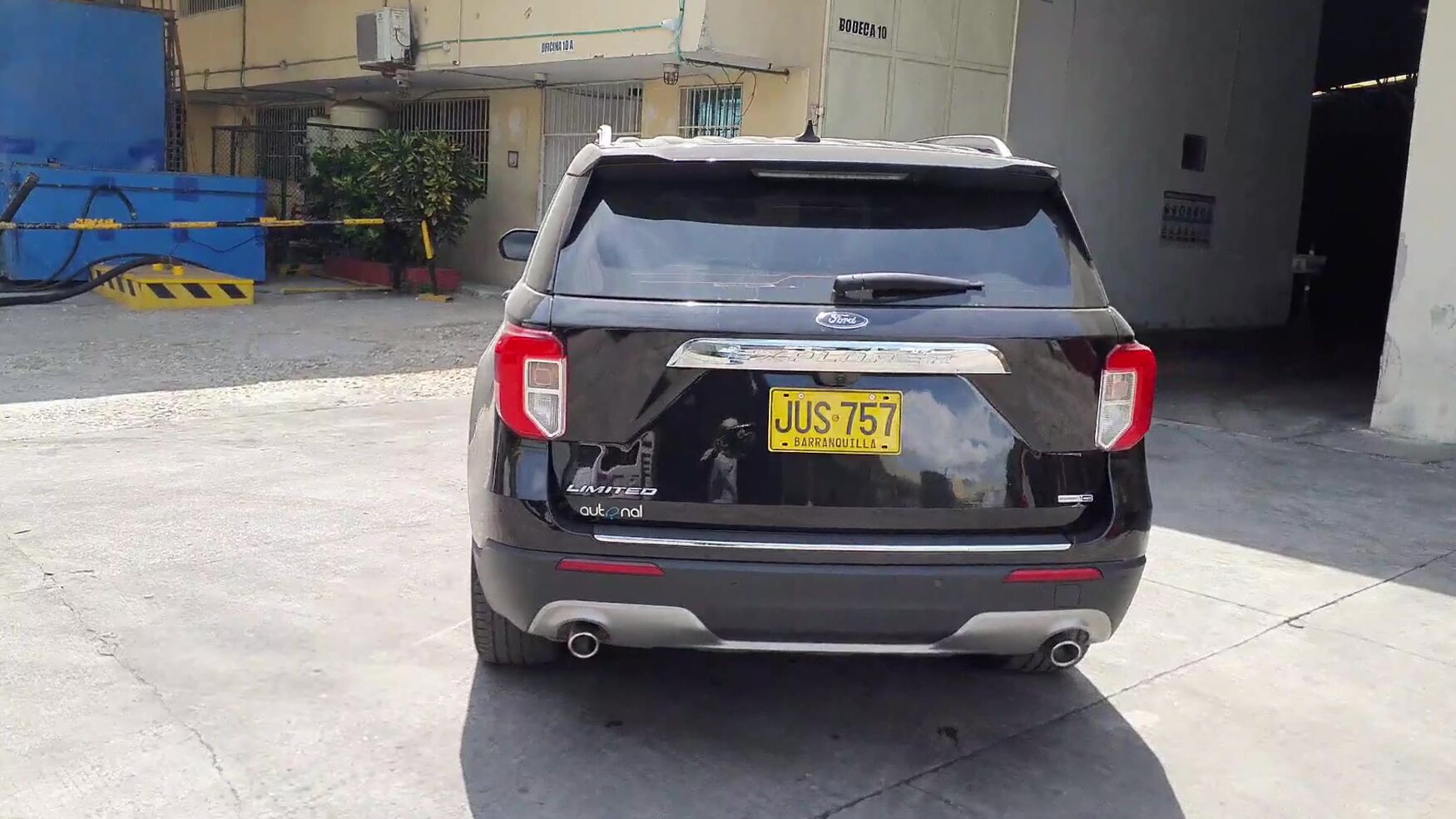 Ford - Explorer - 2021 image number 8