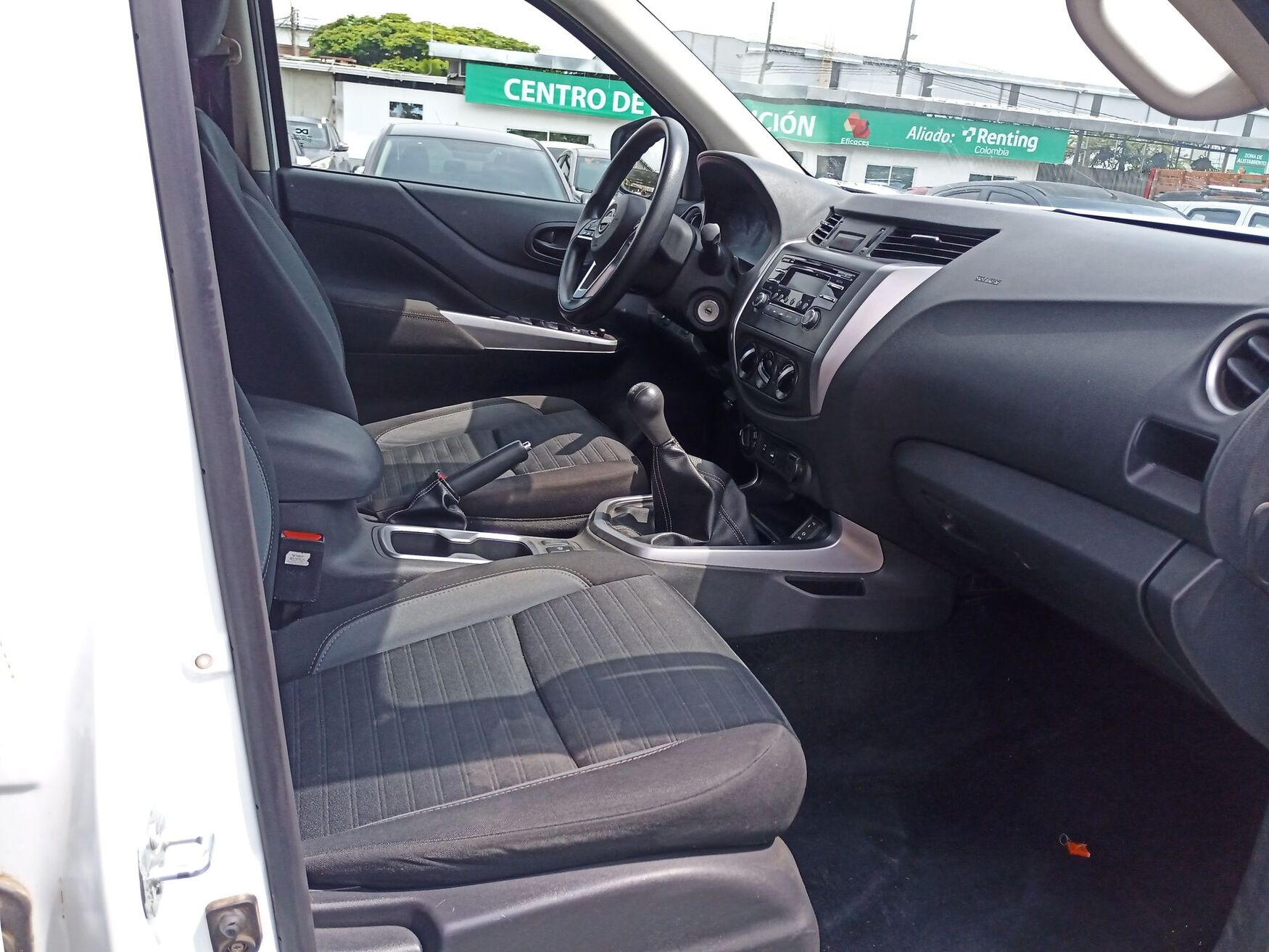 Nissan - Frontier - 2025 image number 2