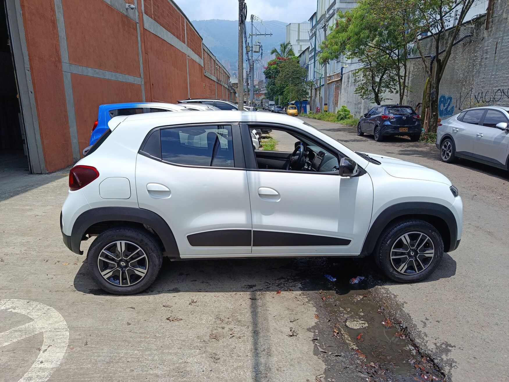 Renault - Kwid - 2025 image number 10