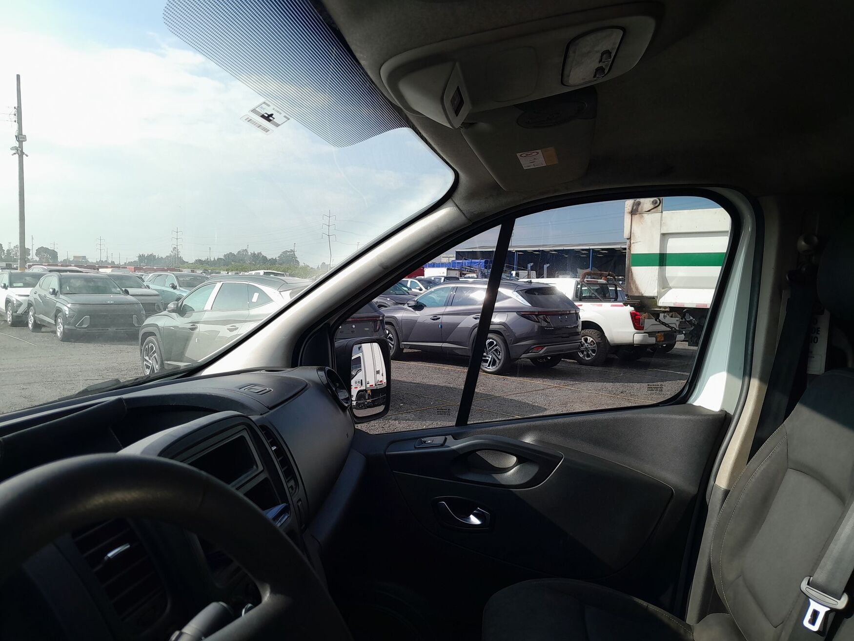 Renault - Trafic - 2021 image number 2