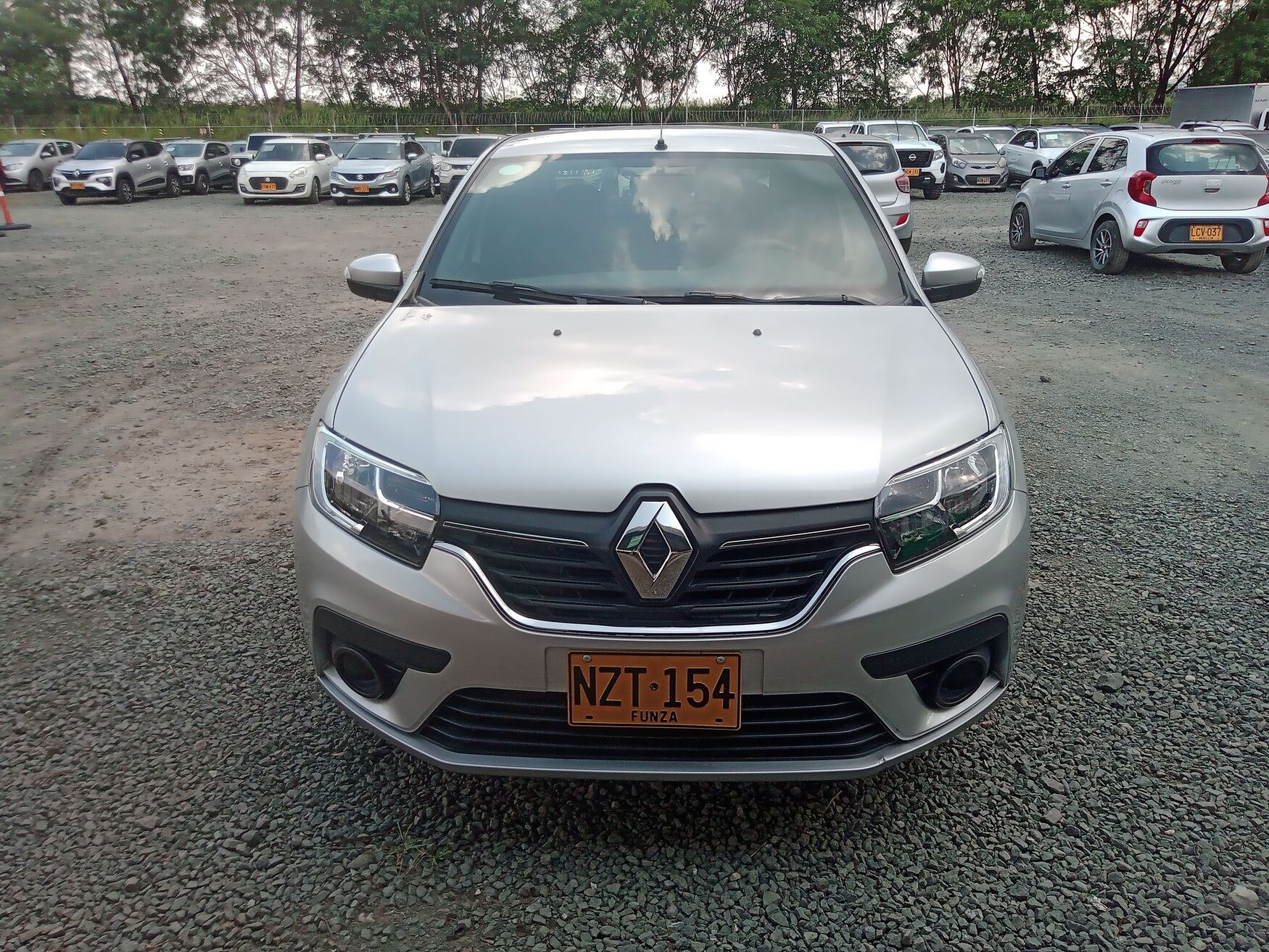 Renault - Logan - 2025 image number 4