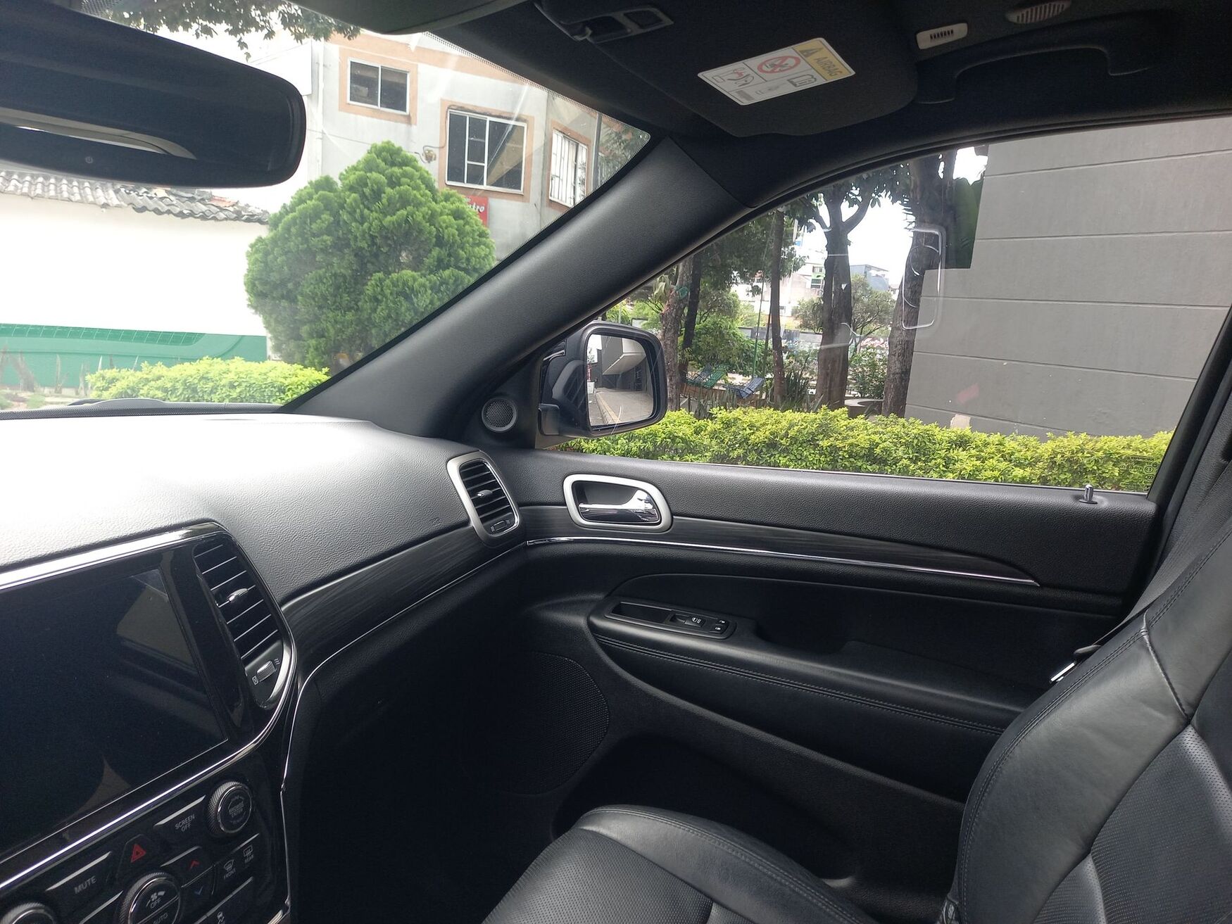 Jeep - Grand Cherokee - 2021 image number 2