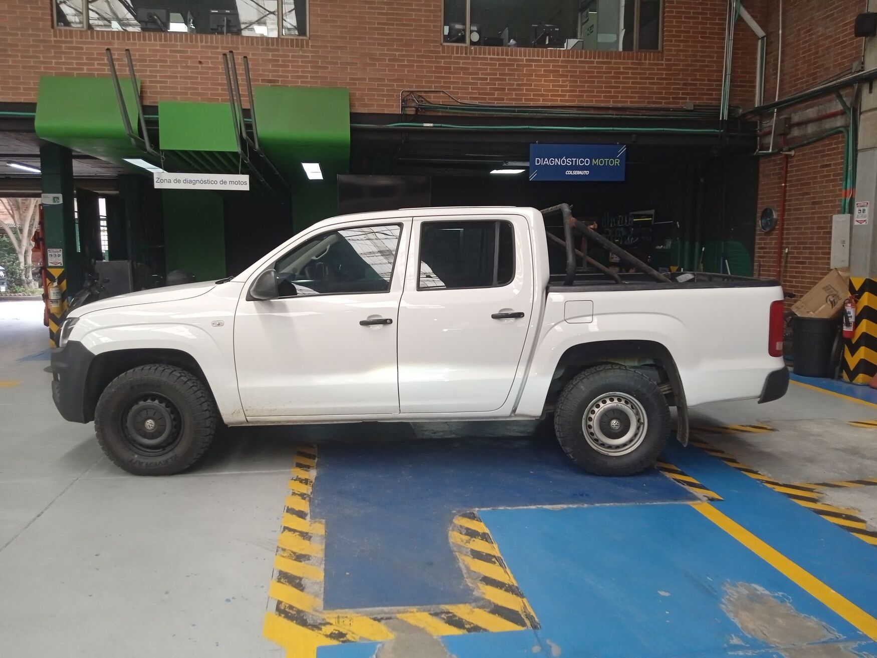 Volkswagen - Amarok - 2023 image number 6