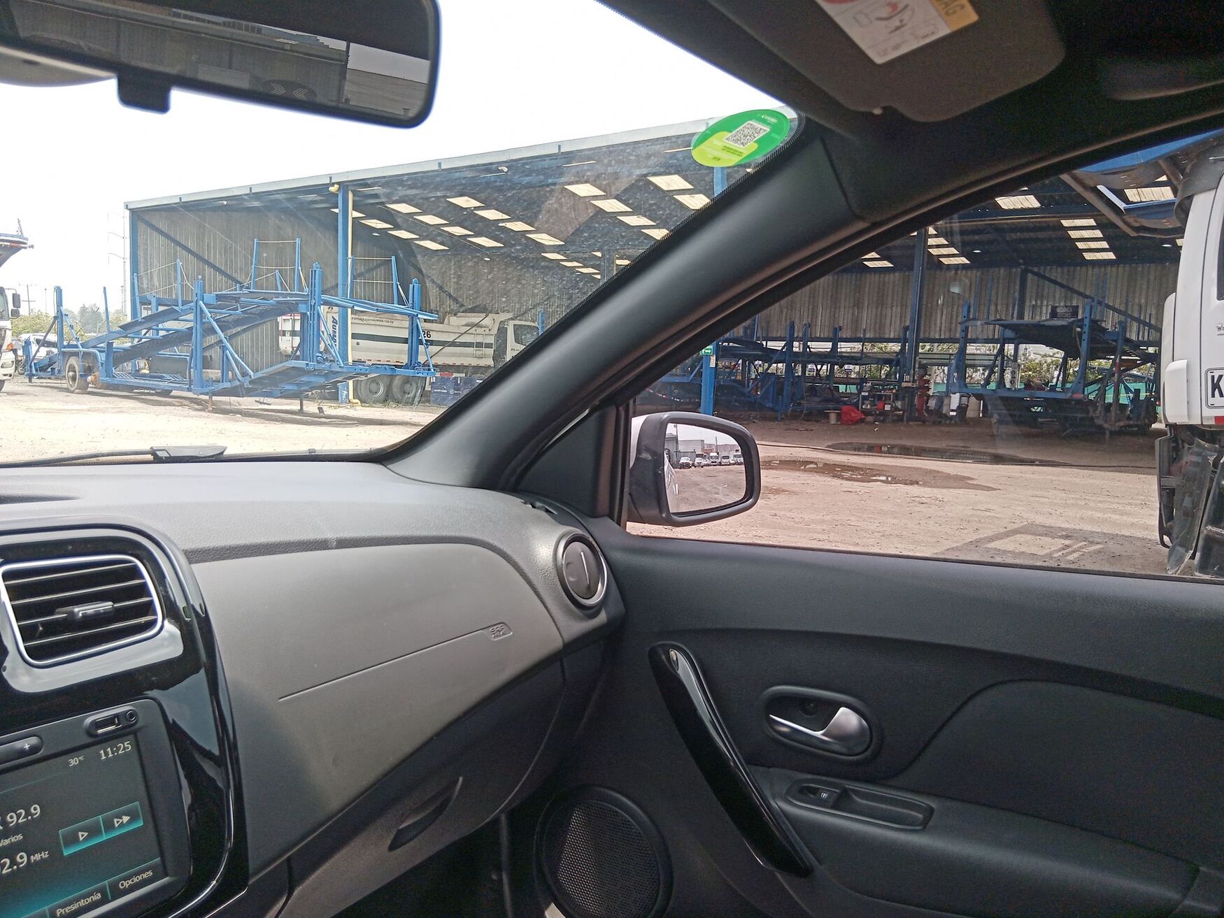 Renault - Logan - 2026 image number 2