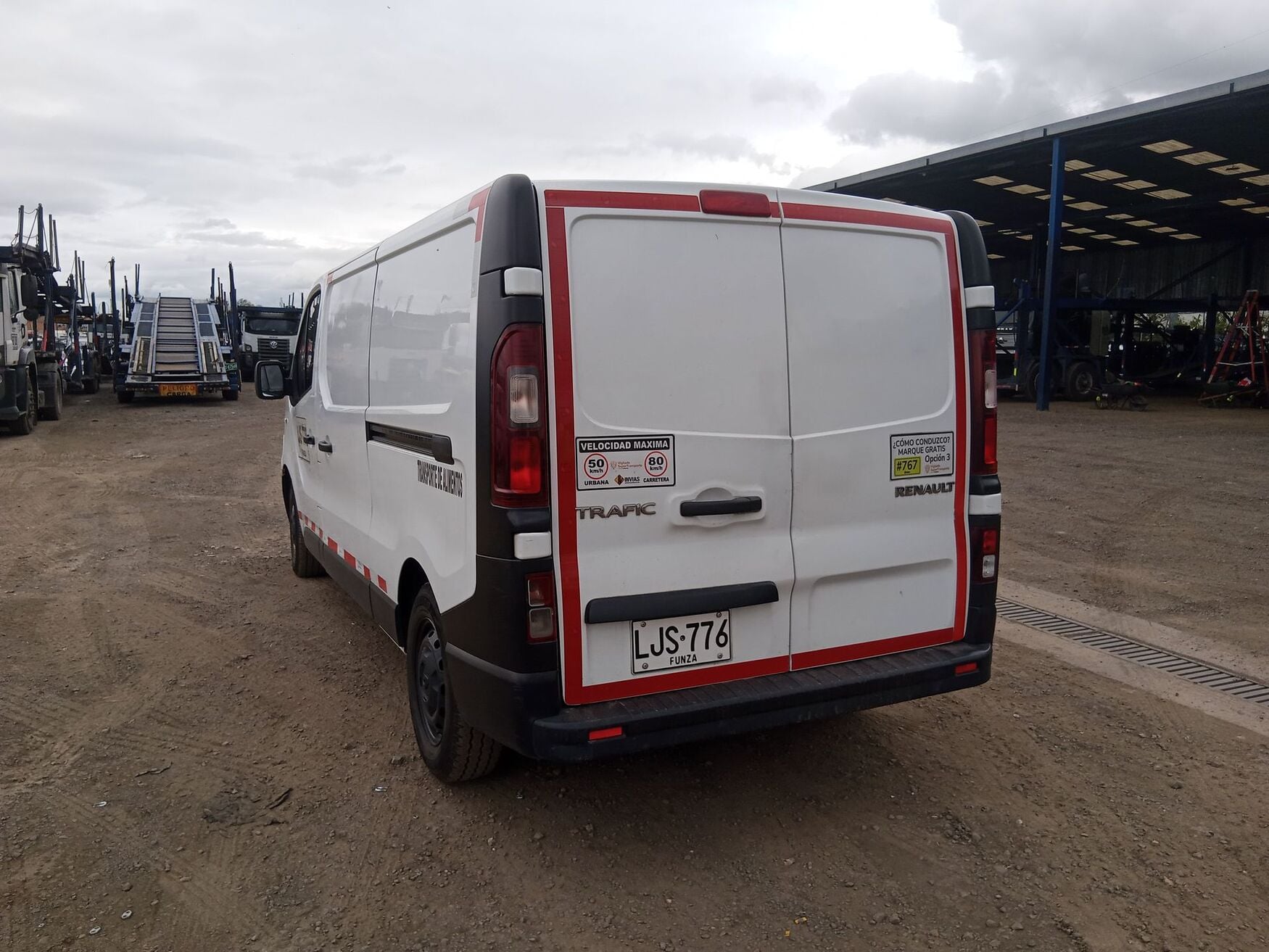 Renault - Trafic - 2023 image number 7
