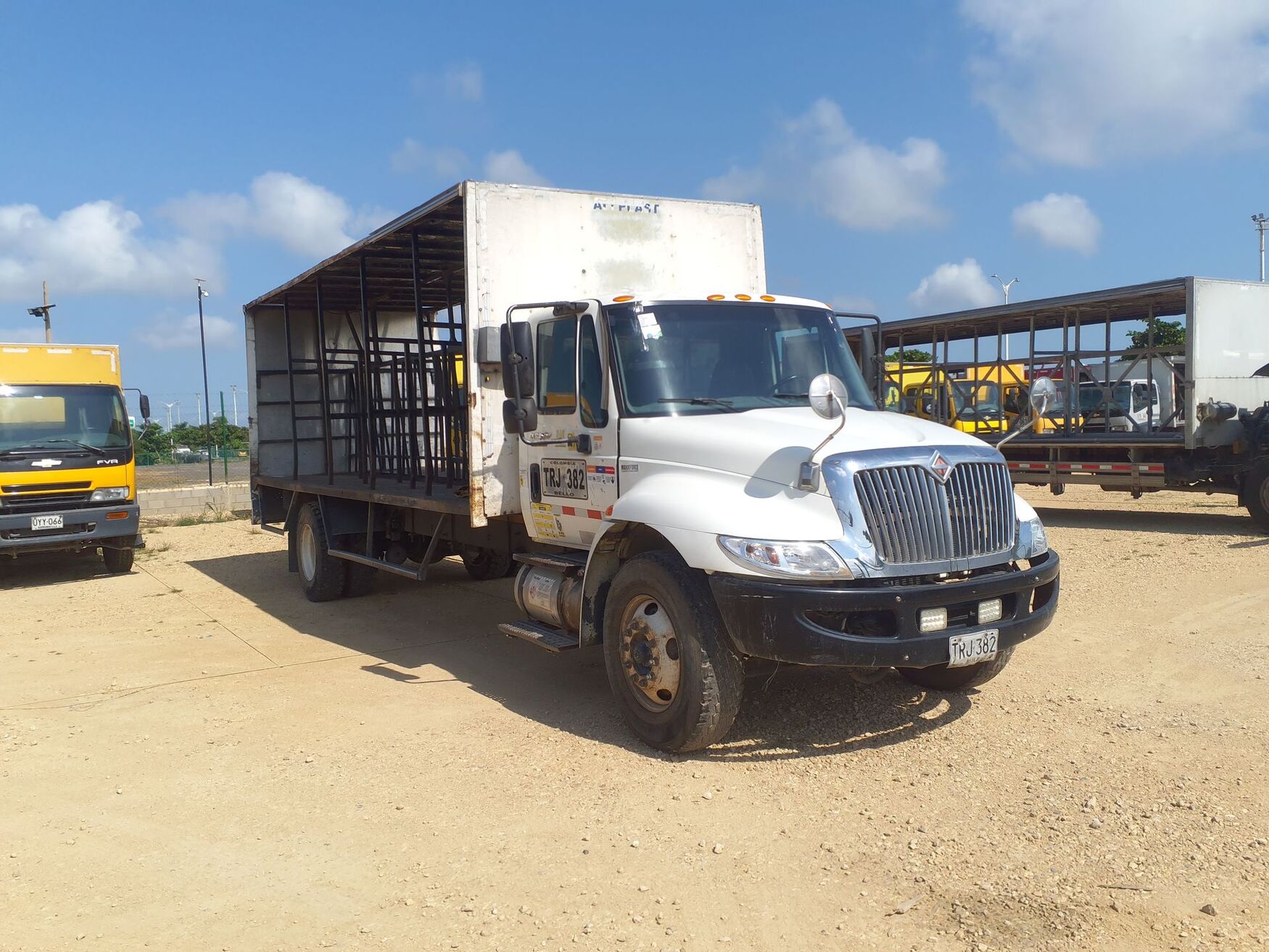 International - 4300 - 2012 image number 1