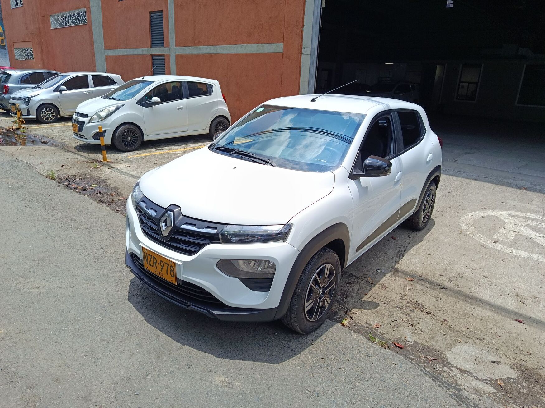 Renault - Kwid - 2025 image number 5