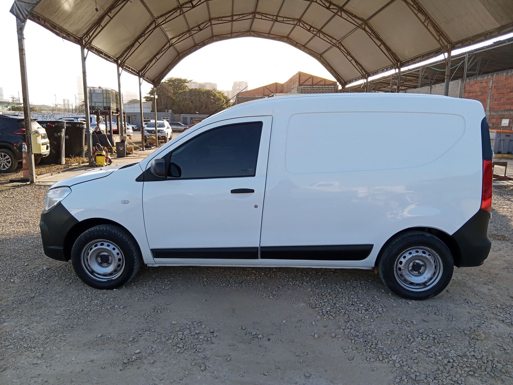 Renault - Kangoo - 2023 image number 6