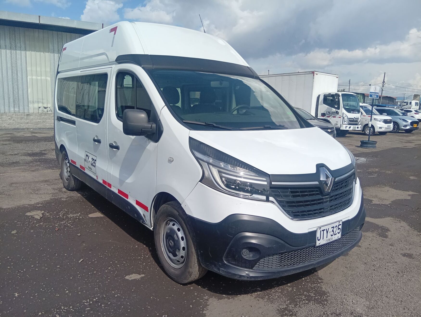 Renault - Trafic - 2021 image number 1