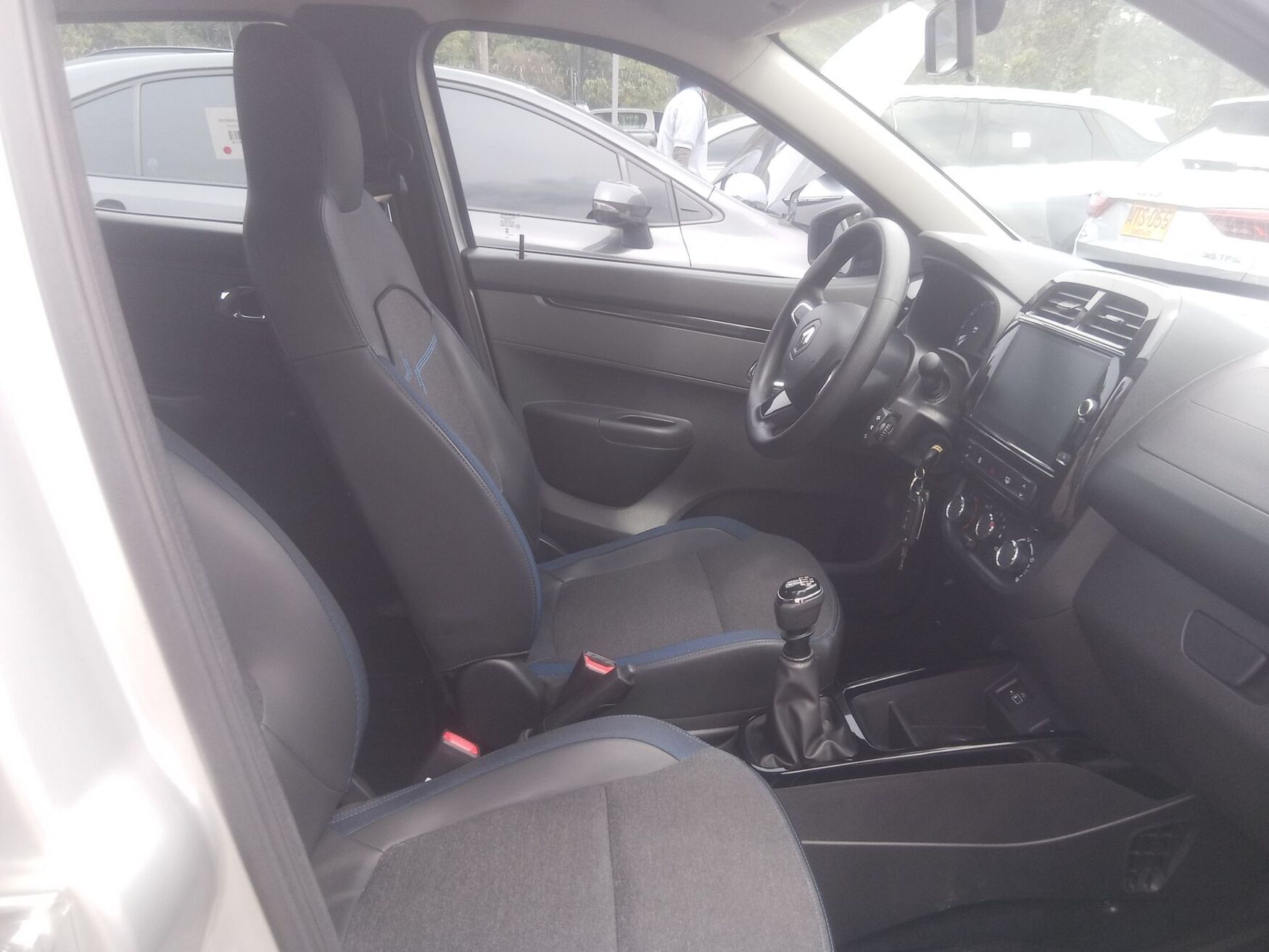 Renault - Kwid - 2026 image number 2