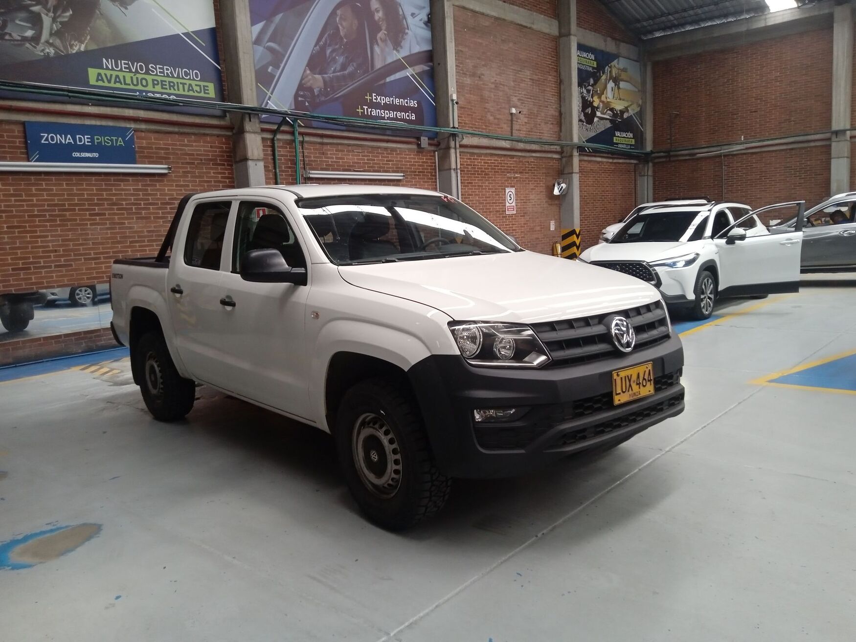 Volkswagen - Amarok - 2023 image number 1