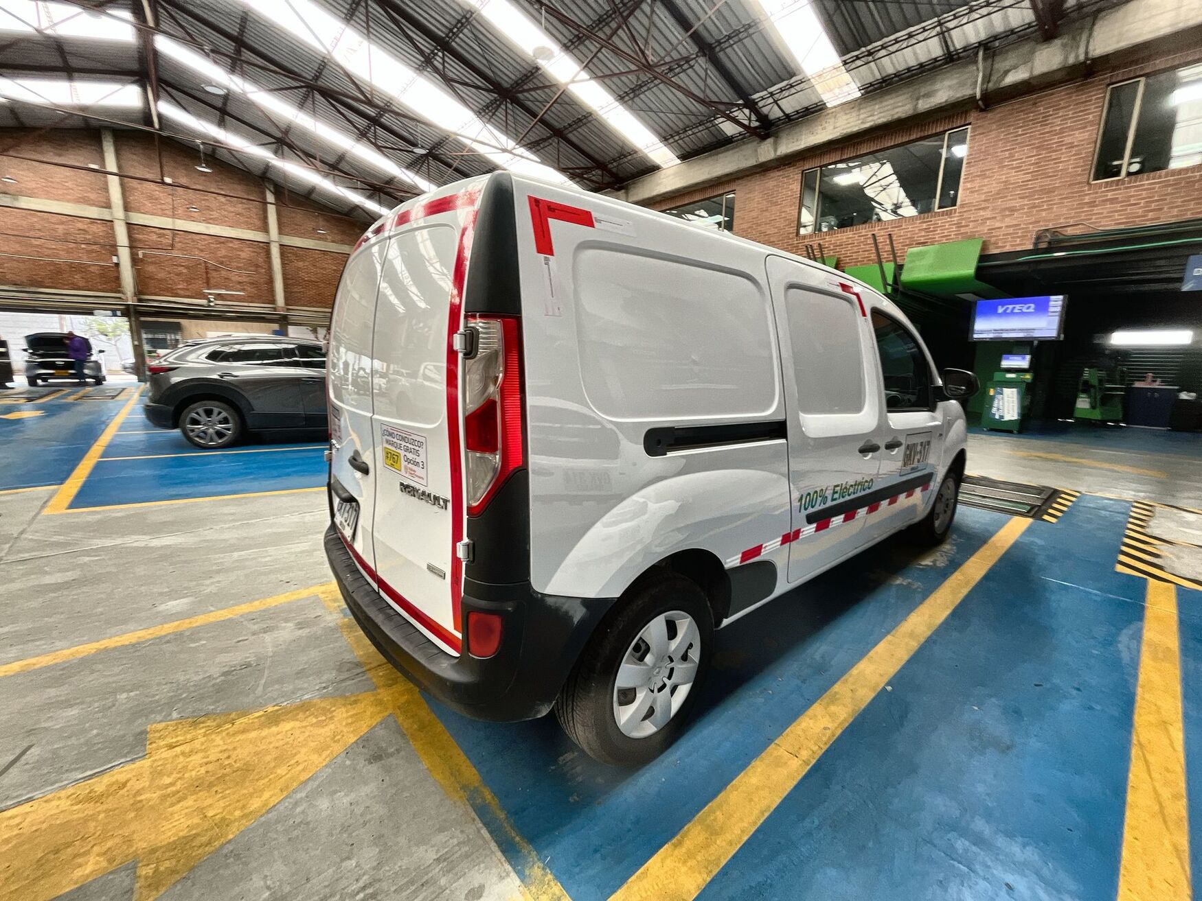 Renault - Kangoo ZE - 2020 image number 9