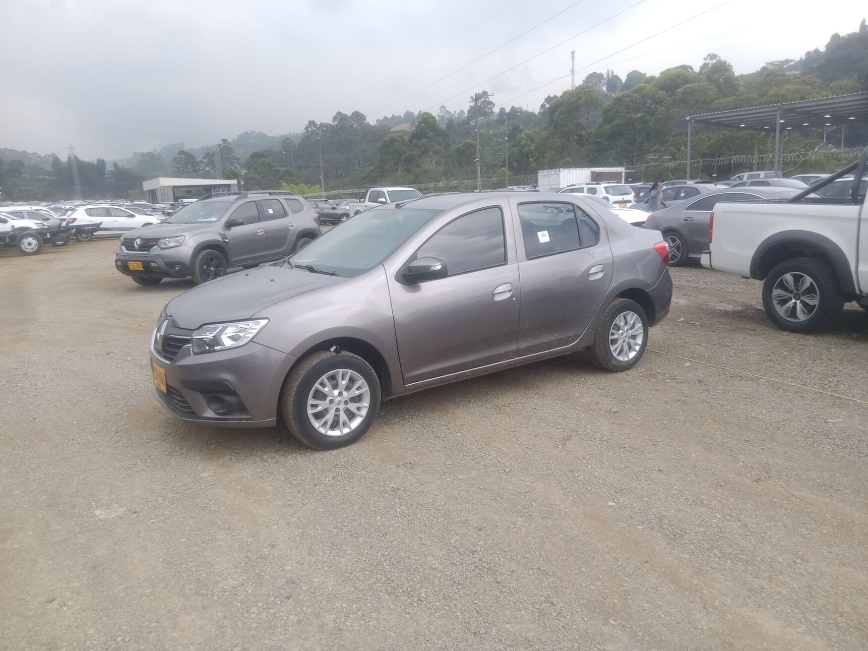 Renault - Logan - 2025 image number 5