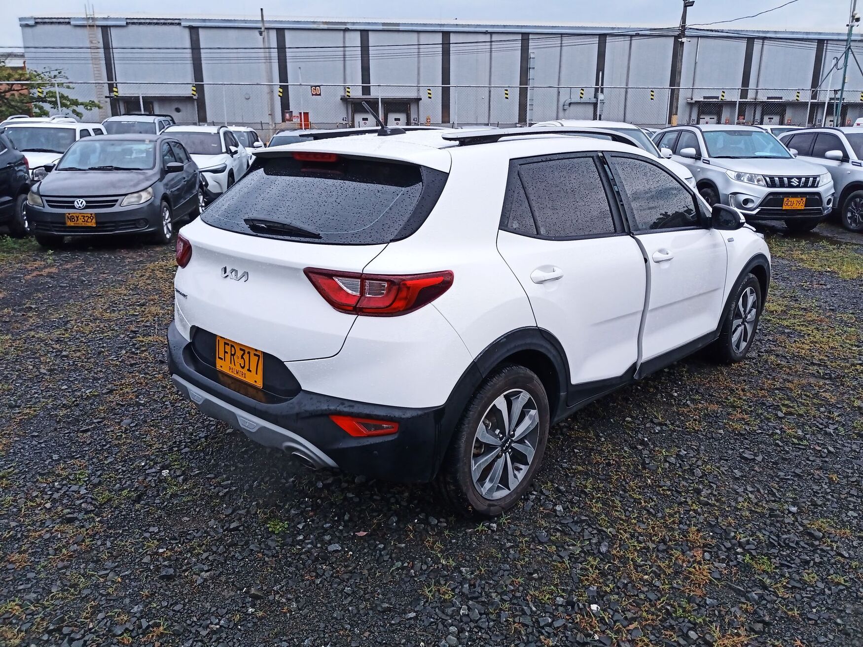 Kia - Stonic - 2023 image number 9