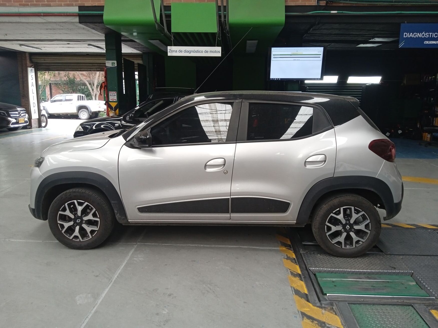 Renault - Kwid - 2025 image number 6