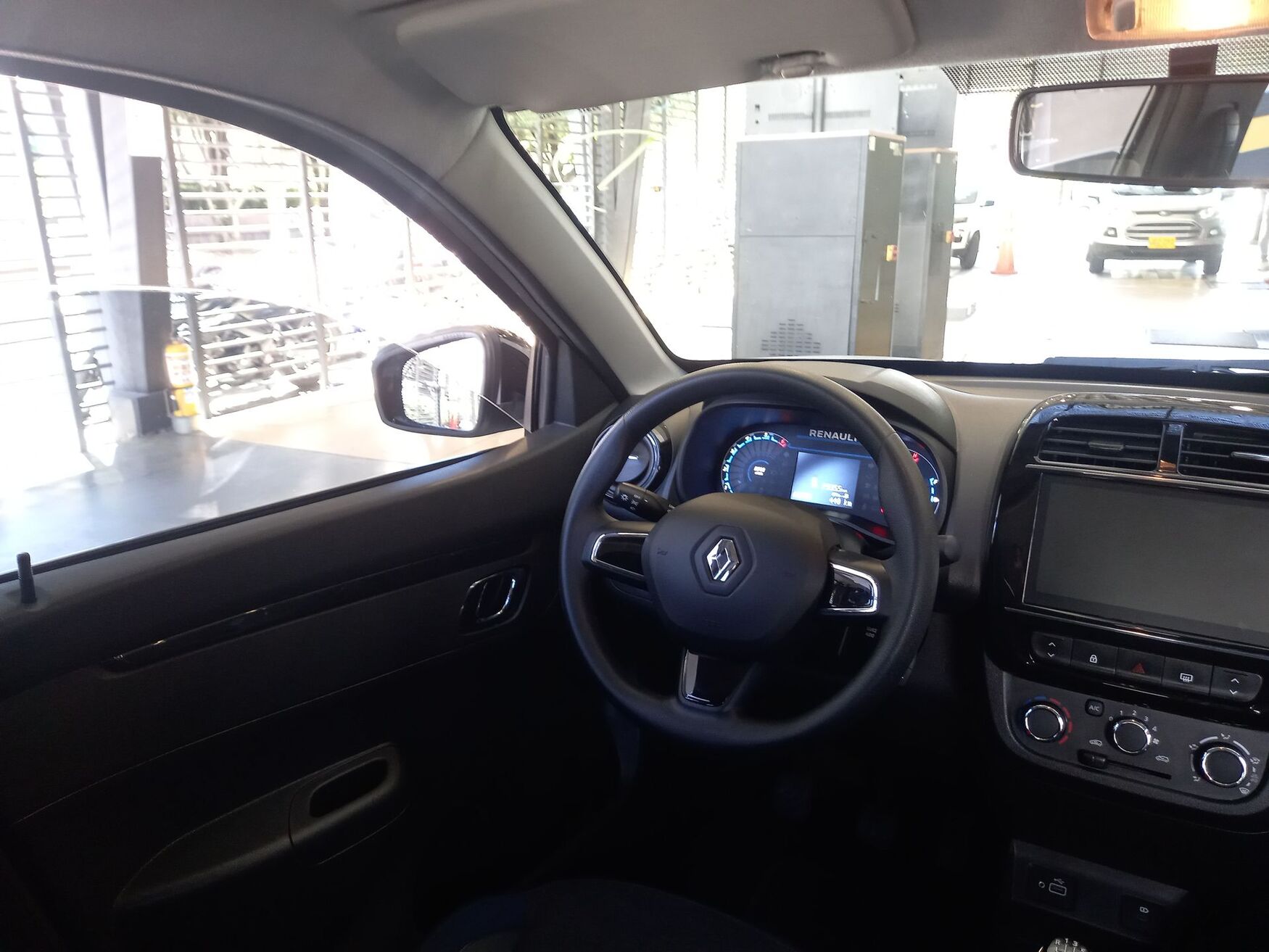 Renault - Kwid - 2026 image number 11