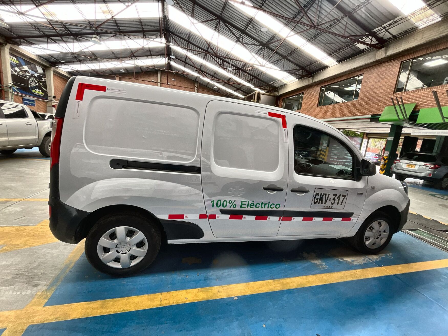 Renault - Kangoo ZE - 2020 image number 10