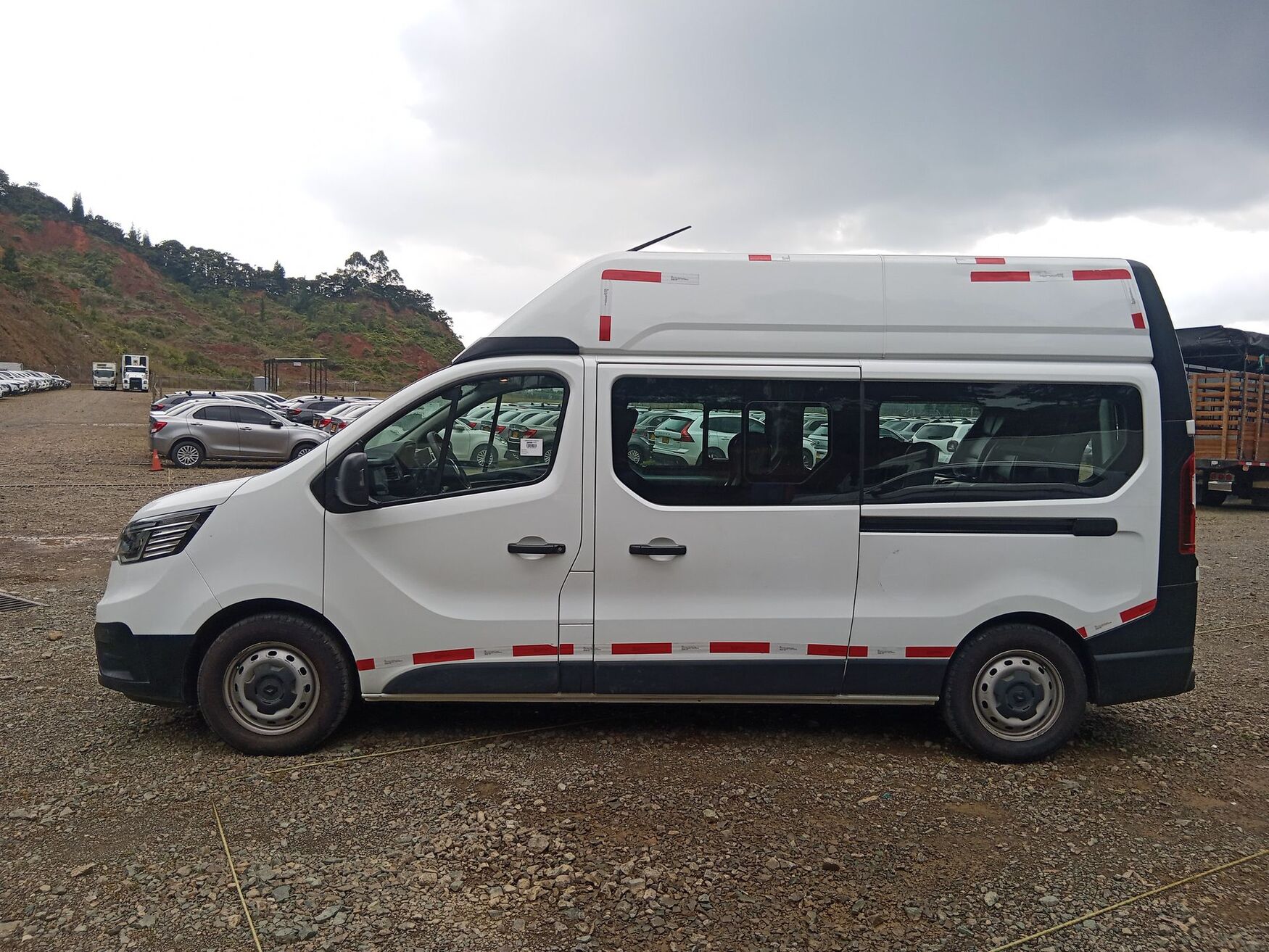 Renault - Trafic - 2024 image number 6