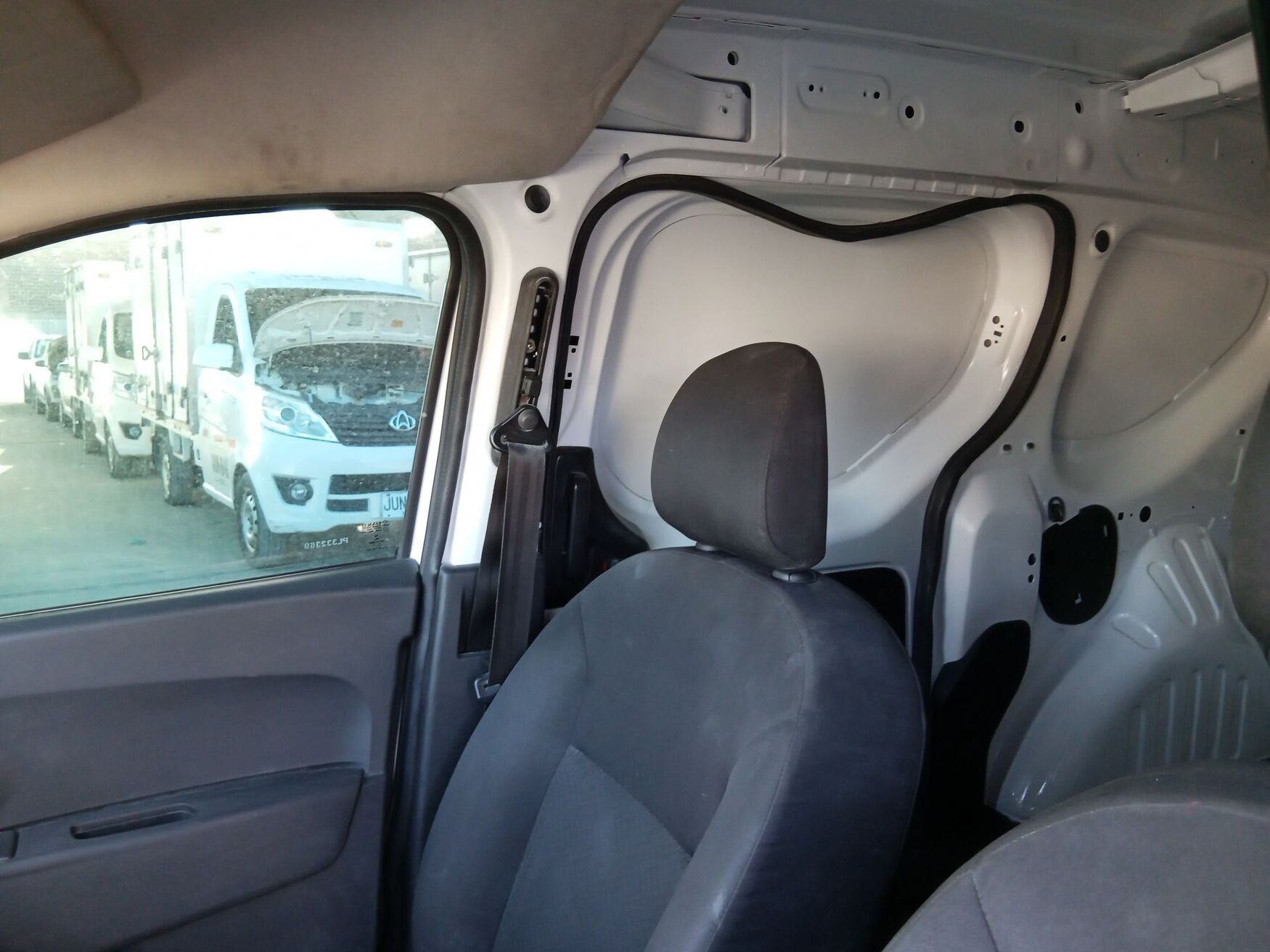 Renault - Kangoo - 2023 image number 3