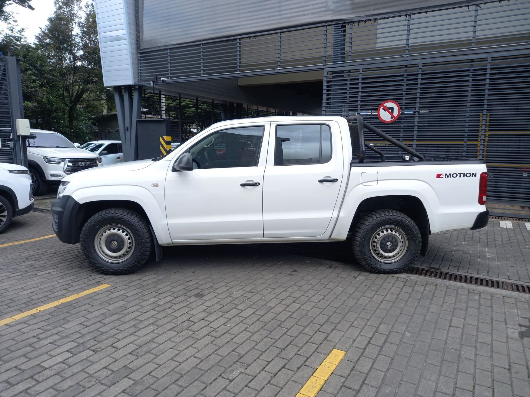 Volkswagen - Amarok - 2023 image number 6
