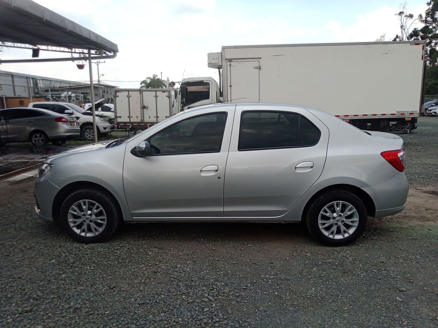 Renault - Logan - 2025 image number 6