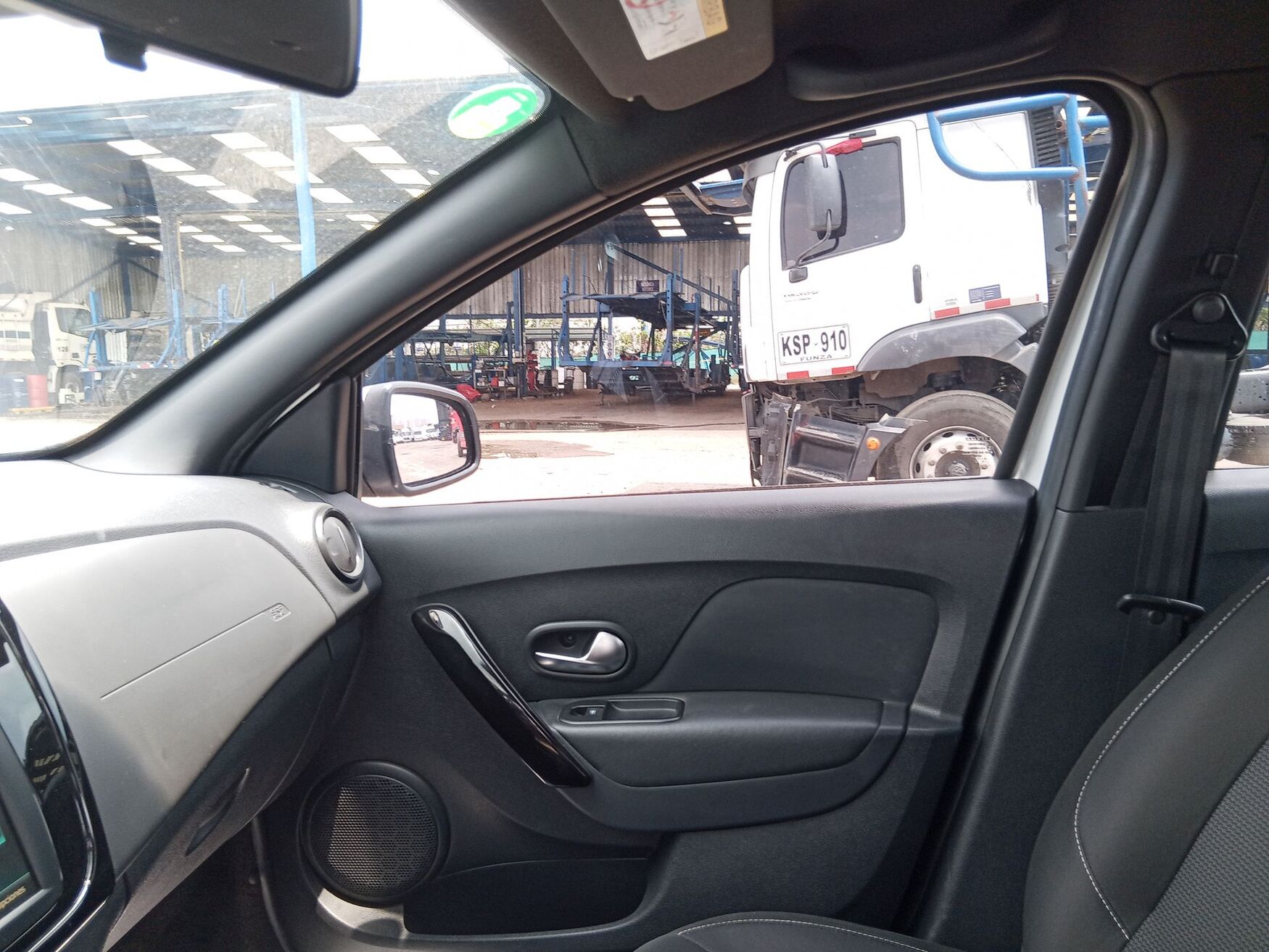 Renault - Logan - 2026 image number 3