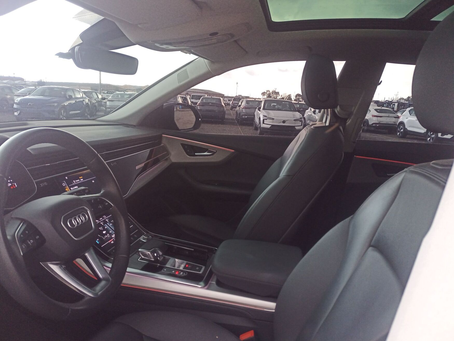 Audi - Q8 - 2022 image number 2