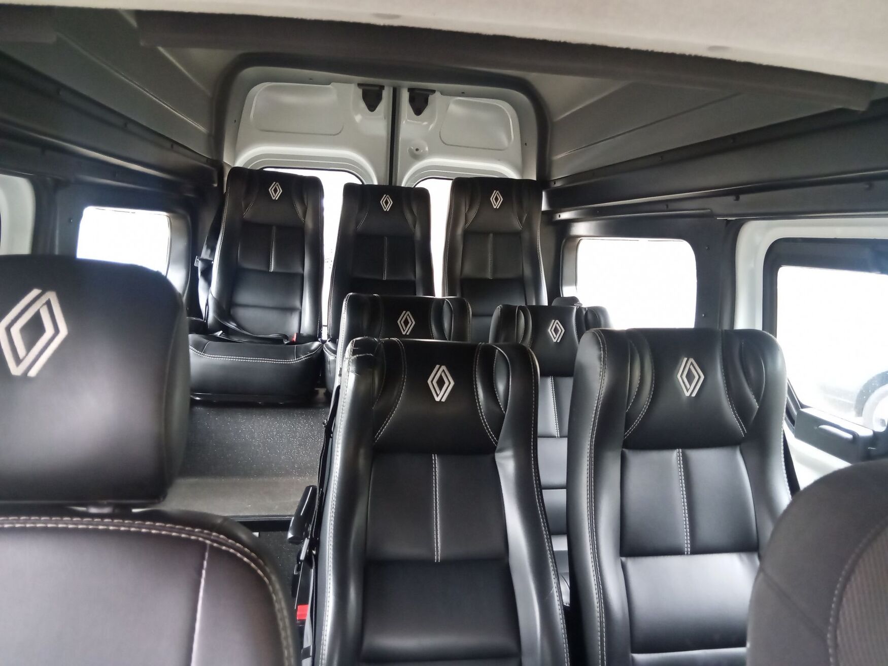 Renault - Trafic - 2024 image number 3