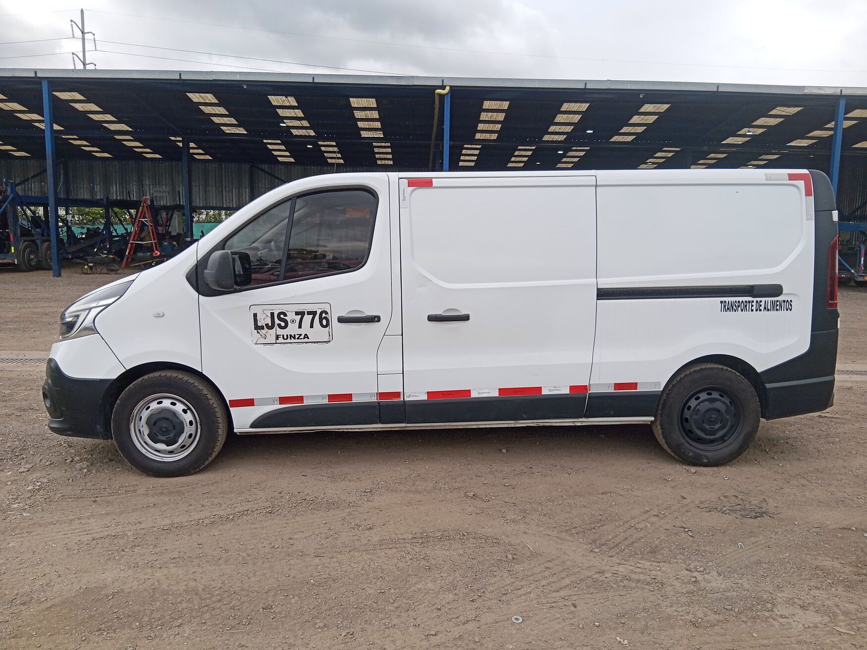 Renault - Trafic - 2023 image number 6