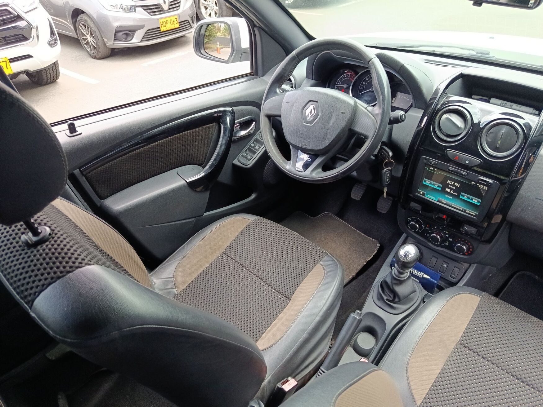 Renault - Duster - 2021 image number 11