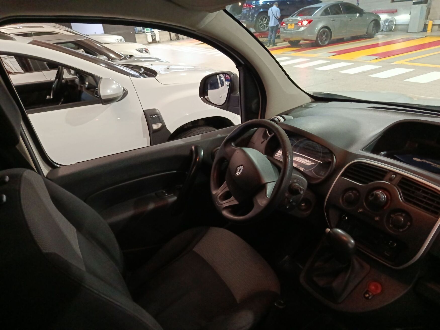 Renault - Kangoo ZE - 2020 image number 11
