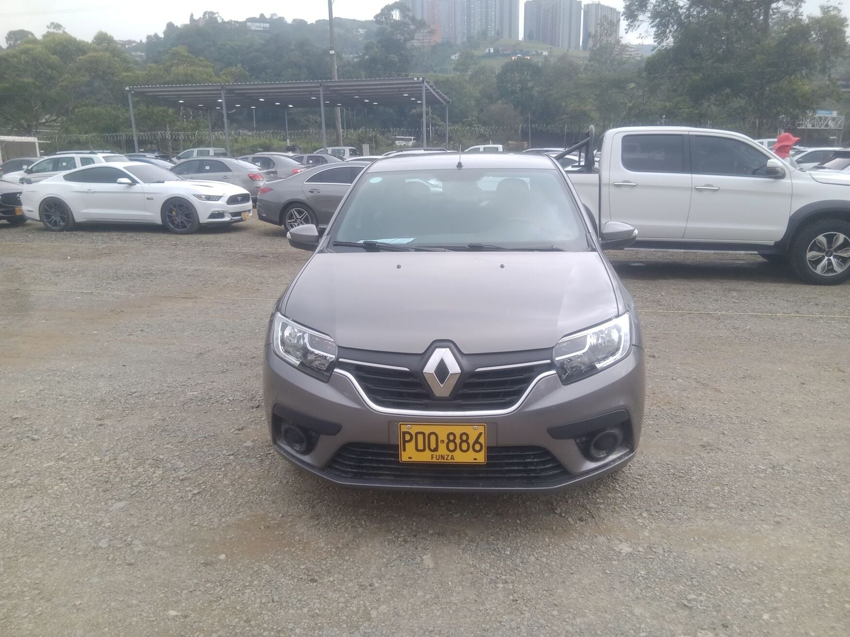 Renault - Logan - 2025 image number 4