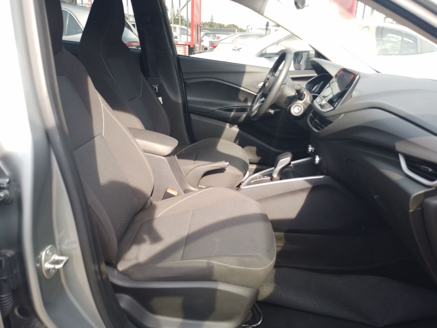 Chevrolet - Onix - 2025 image number 2