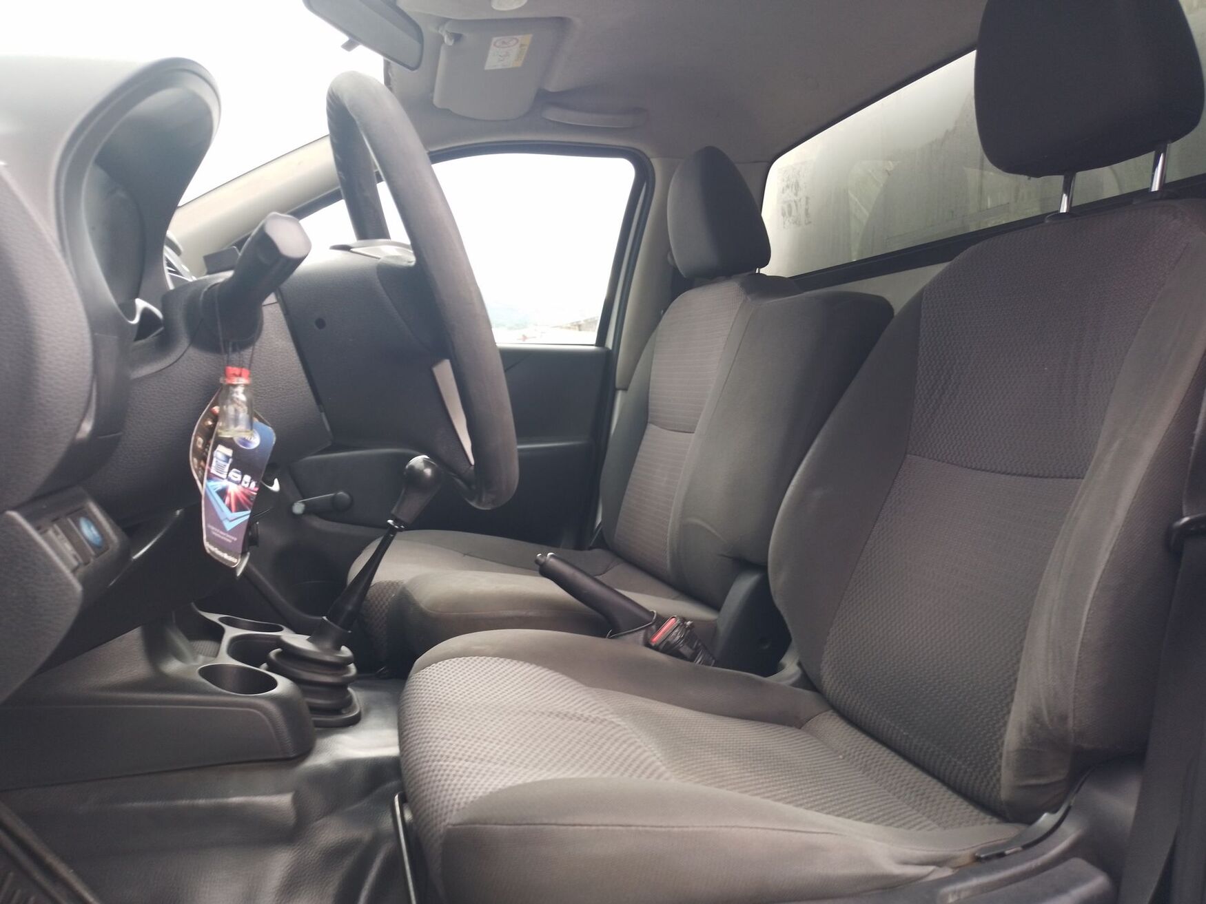 Nissan - Frontier - 2019 image number 2
