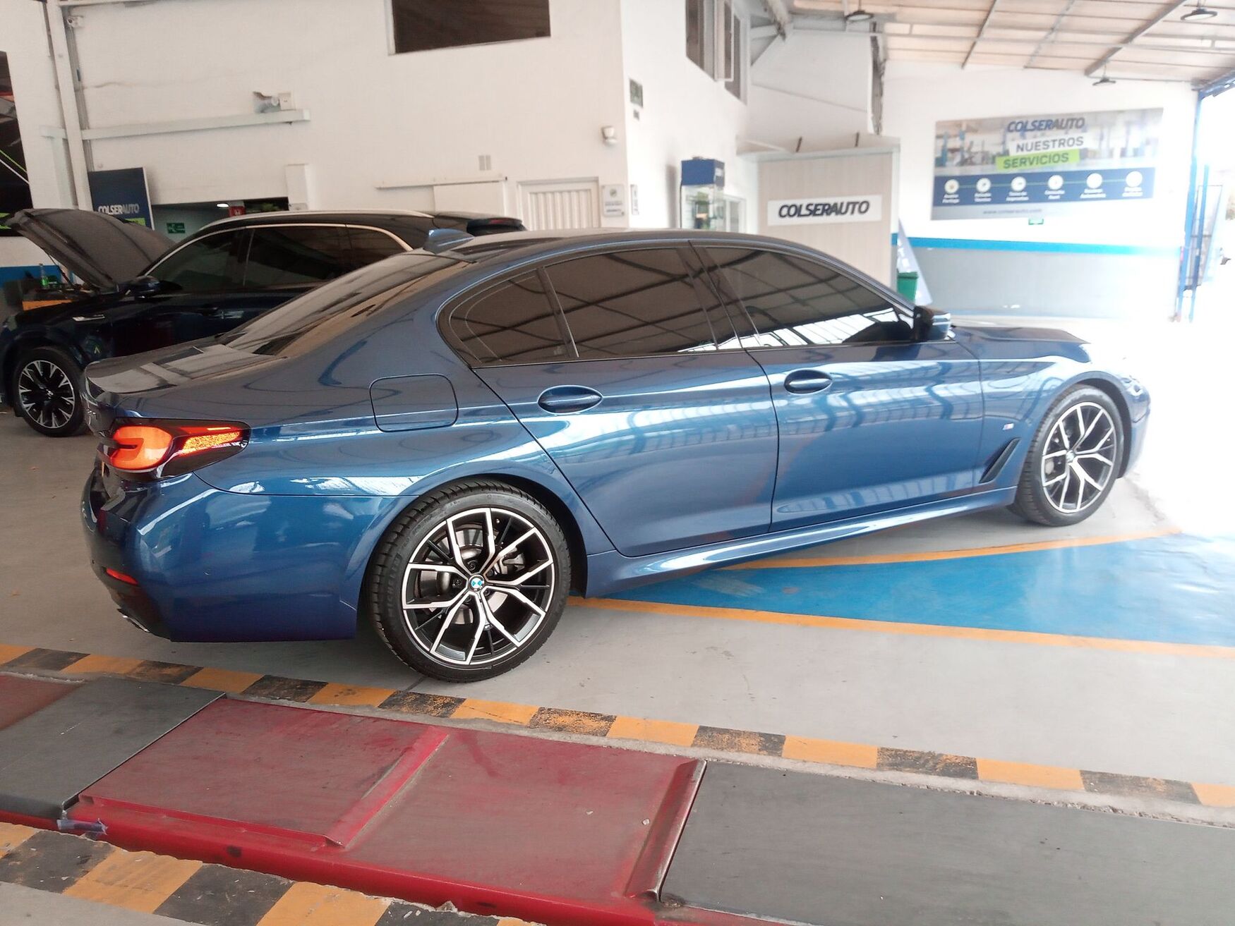 BMW - 530i - 2023 image number 10