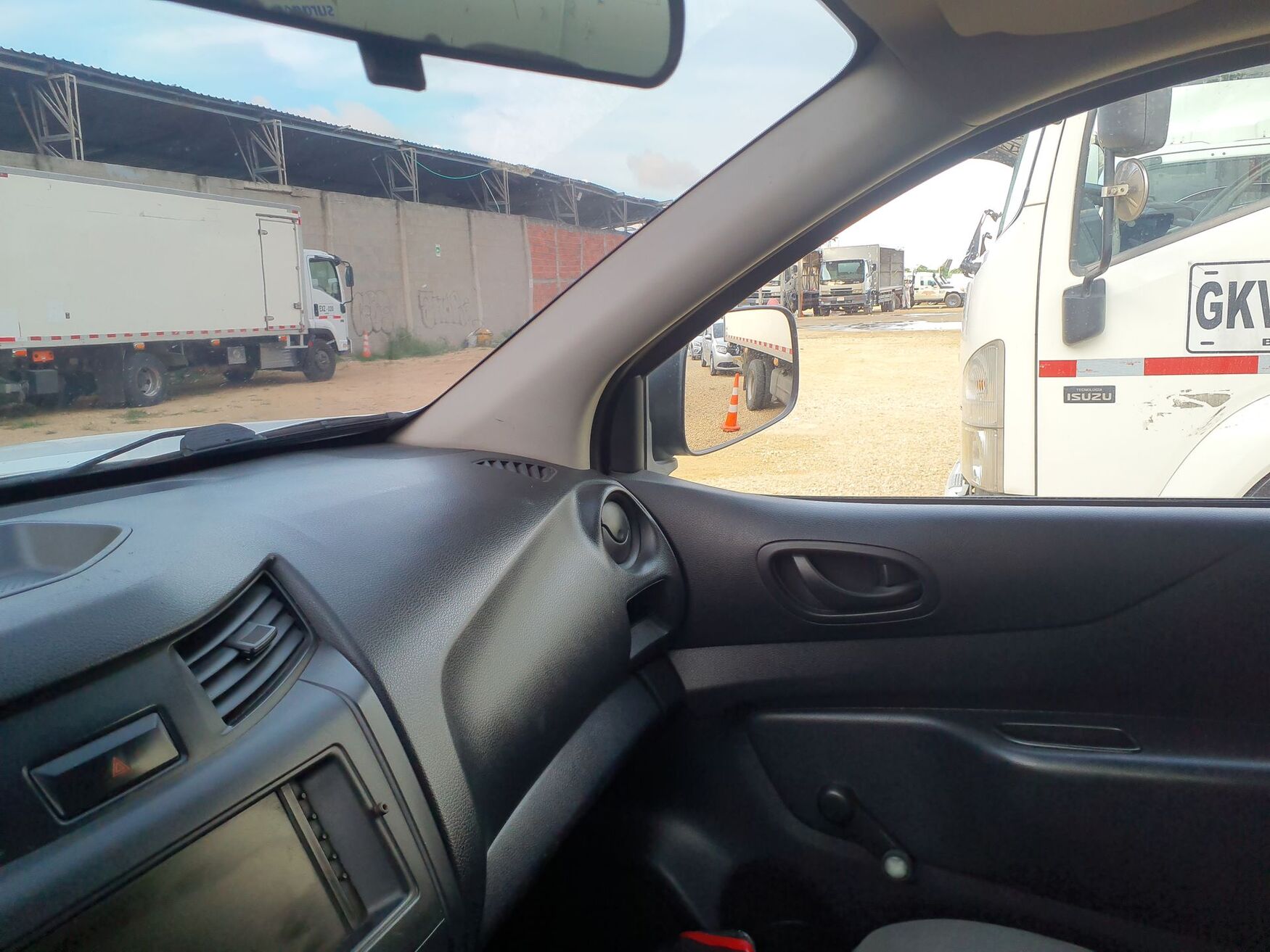 Nissan - Frontier - 2019 image number 2