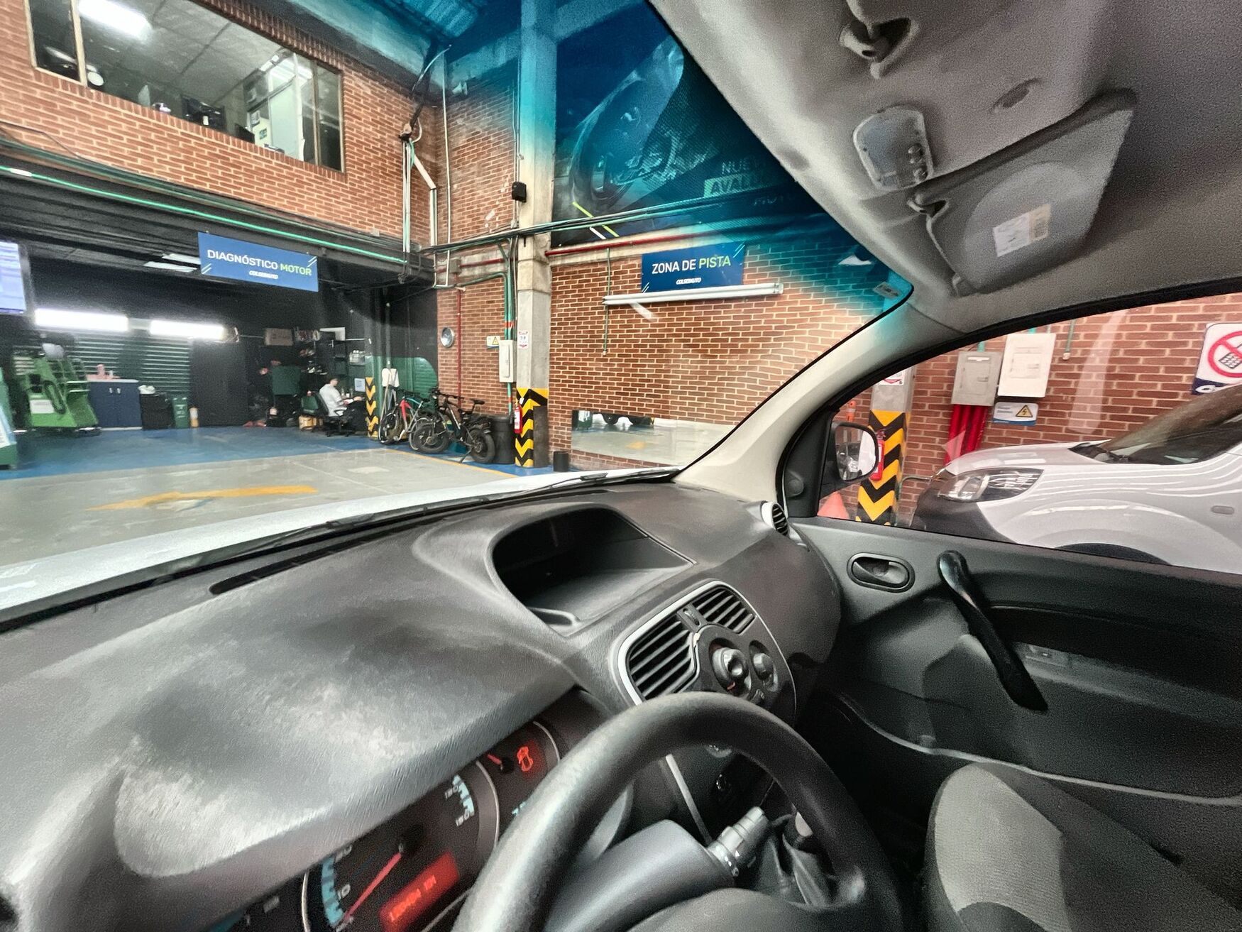 Renault - Kangoo ZE - 2020 image number 2