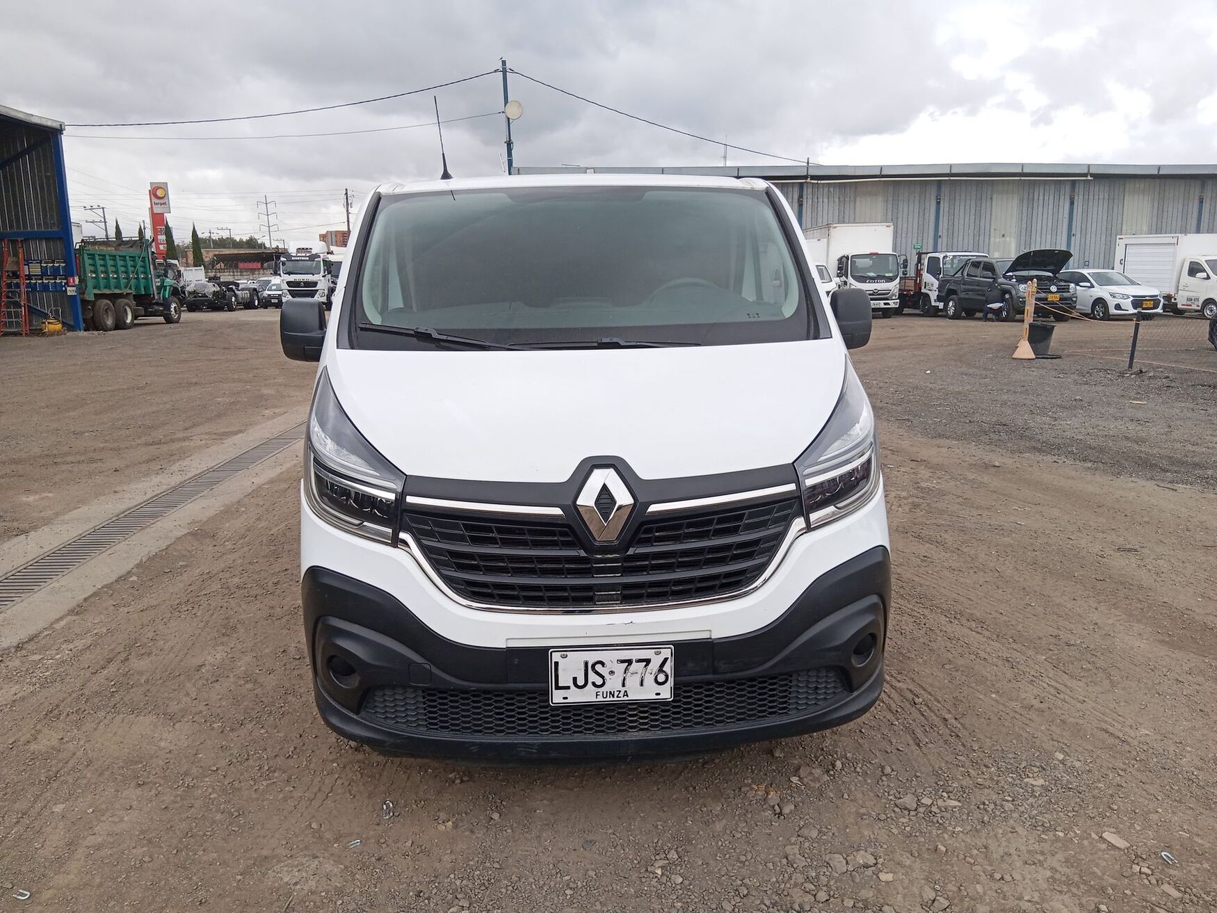 Renault - Trafic - 2023 image number 4