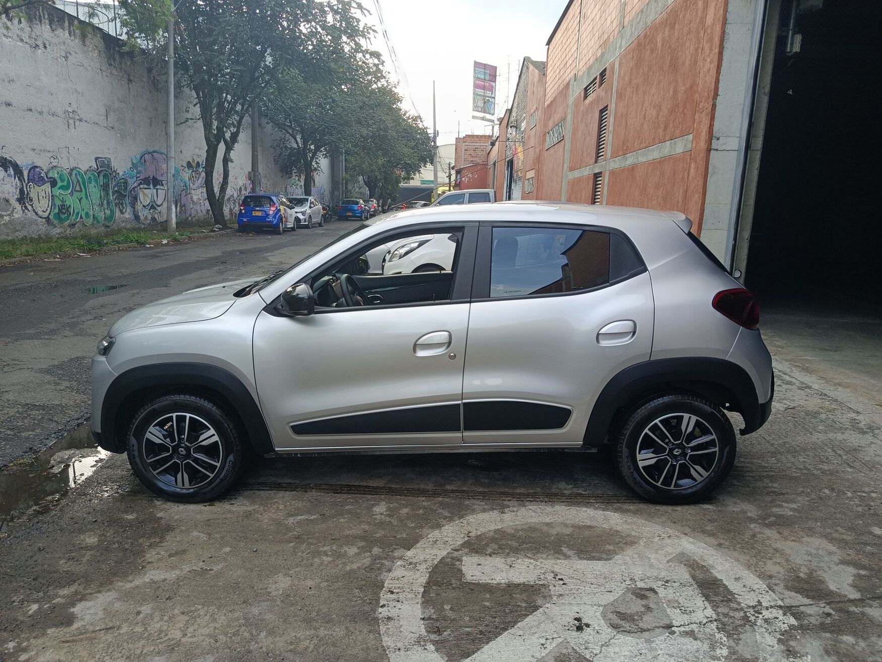 Renault - Kwid - 2025 image number 6